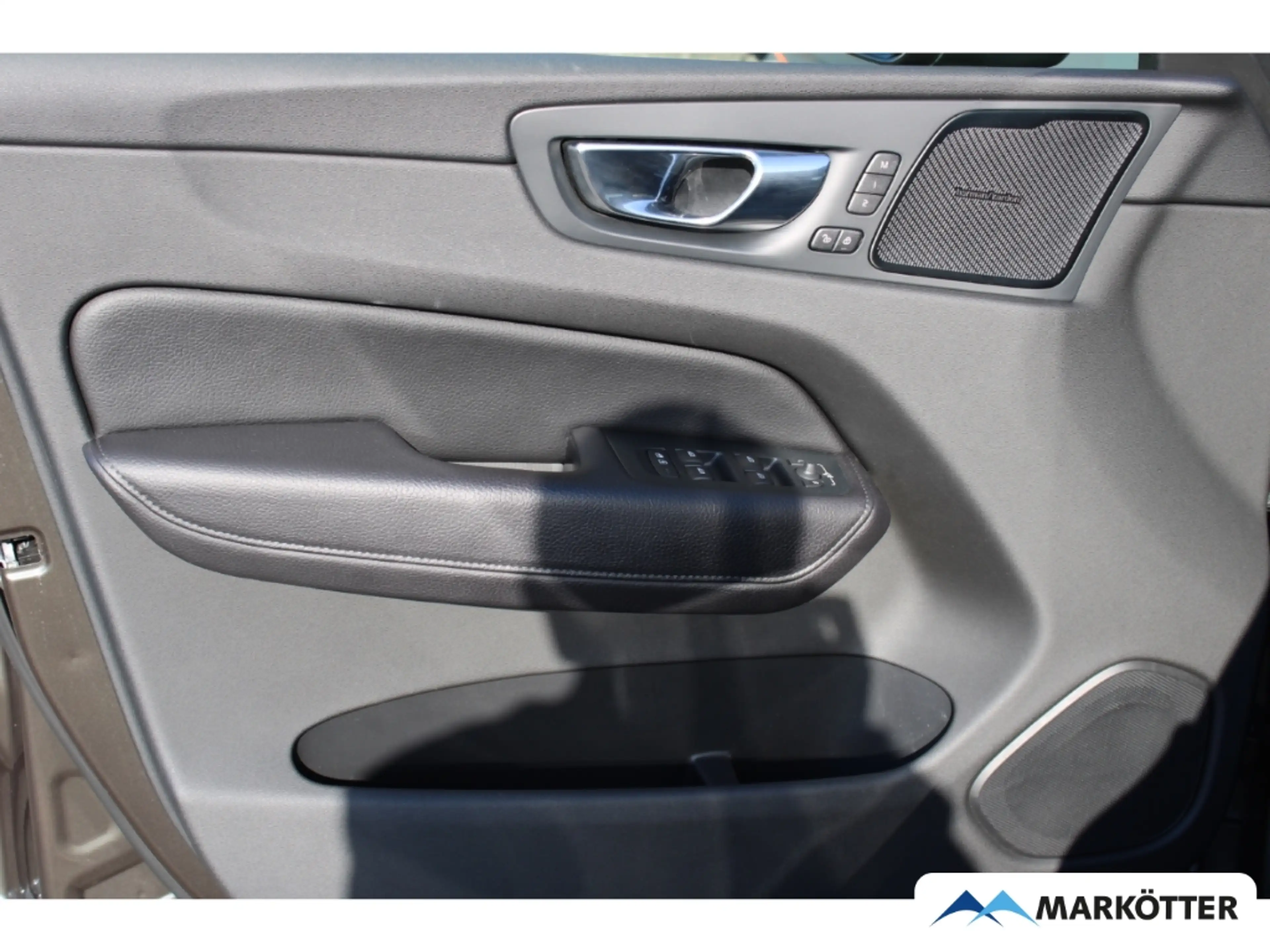 Volvo XC60 Inscription 2WD BLIS/STZHZ/LHZ/NAVI/AHK — photo 7