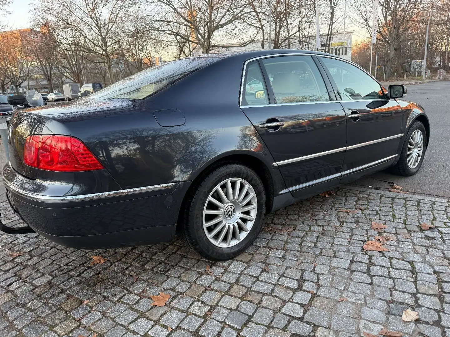 Volkswagen Phaeton V6 TDI 4Motion Schwarz - 2