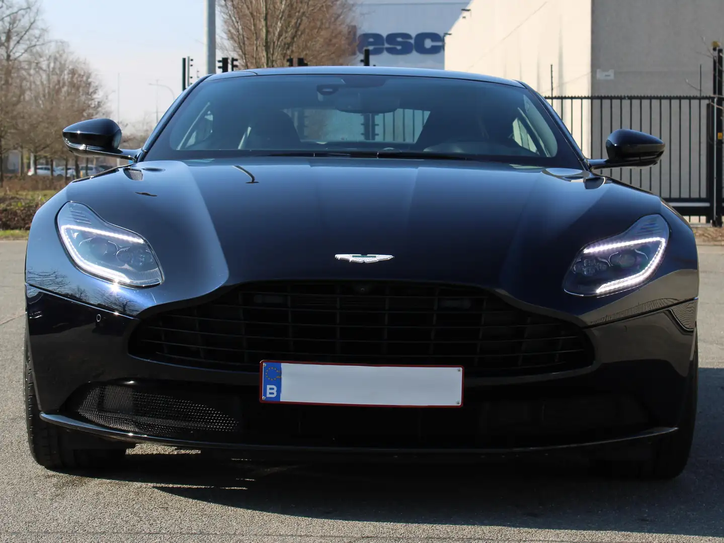 Aston Martin DB11 DB11 4.0 V8 BiTurbo Schwarz - 2