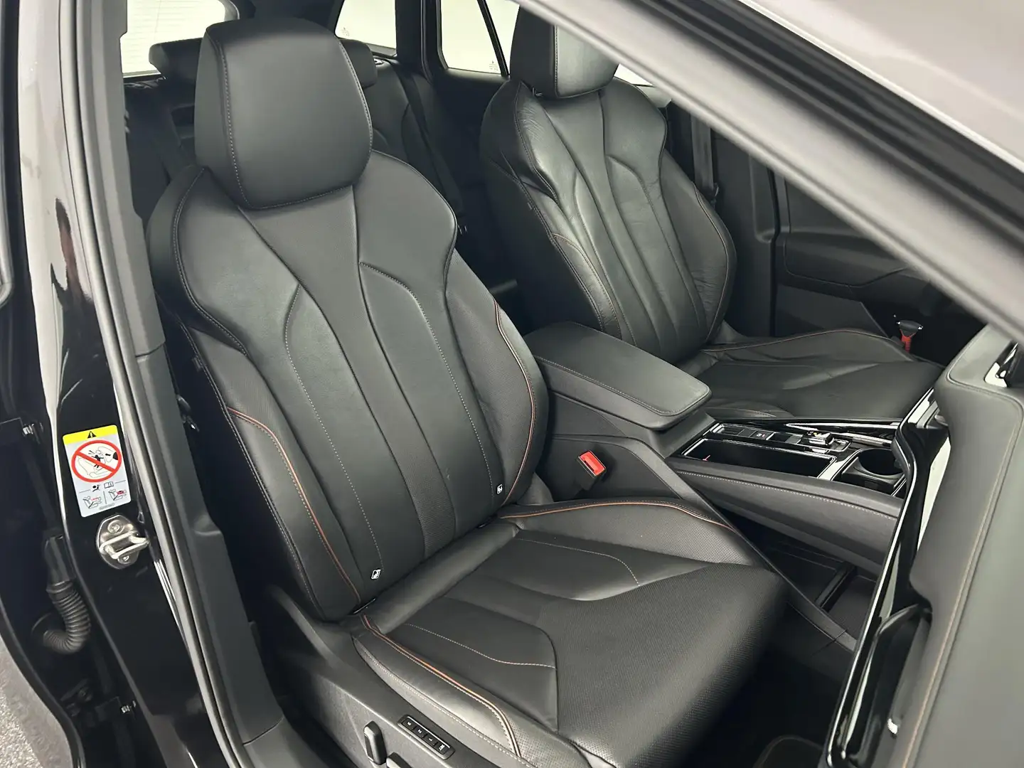 Skoda Enyaq iV 80 204pk Founders Edition Black SOH 93% Warmtep Zwart - 2