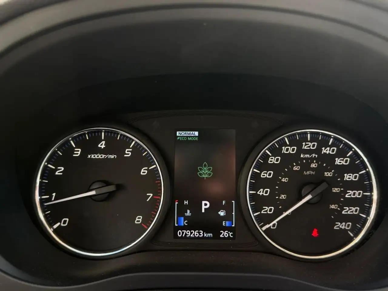 Mitsubishi Outlander снимка Mitsubishi Outlander