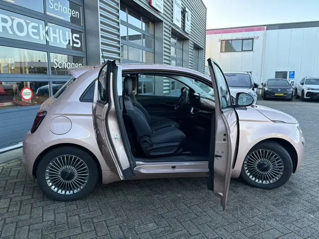 Fiat 500e 3+1 Icon 42 kWh 118 pk | SOH 92,6% | | Navigatie |