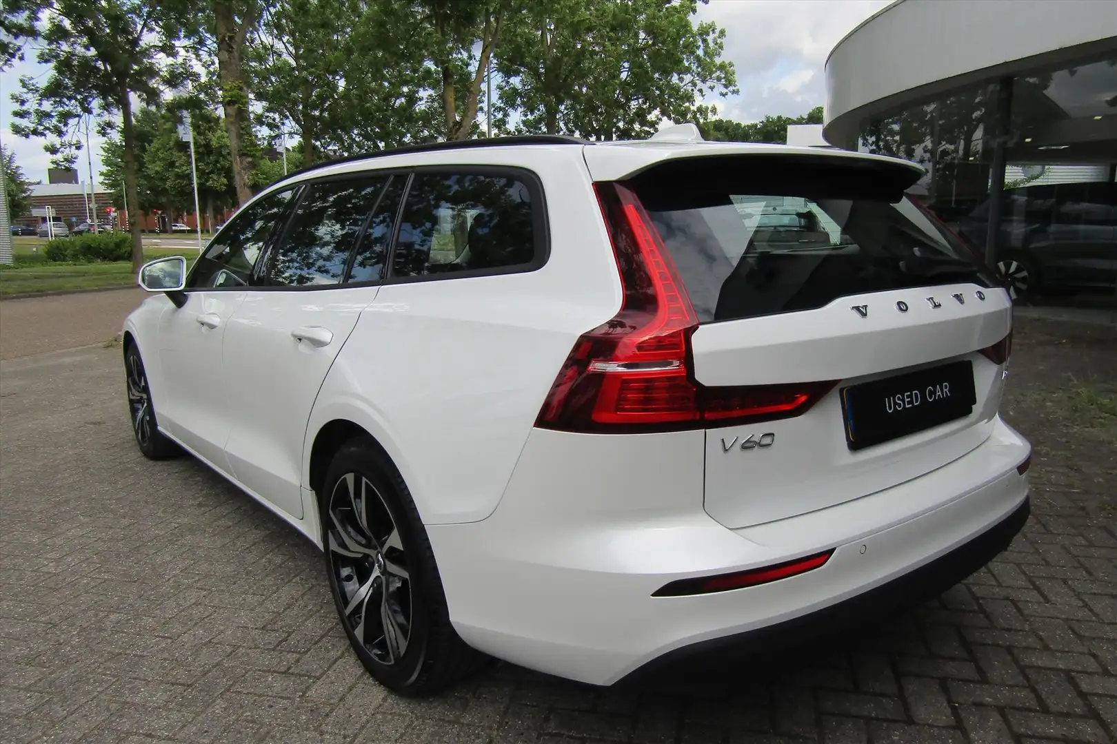 Volvo V60 Volvo V60 B3 MILD HYBRID AUT. ESSENTIAL EDITION | Bianco - 2