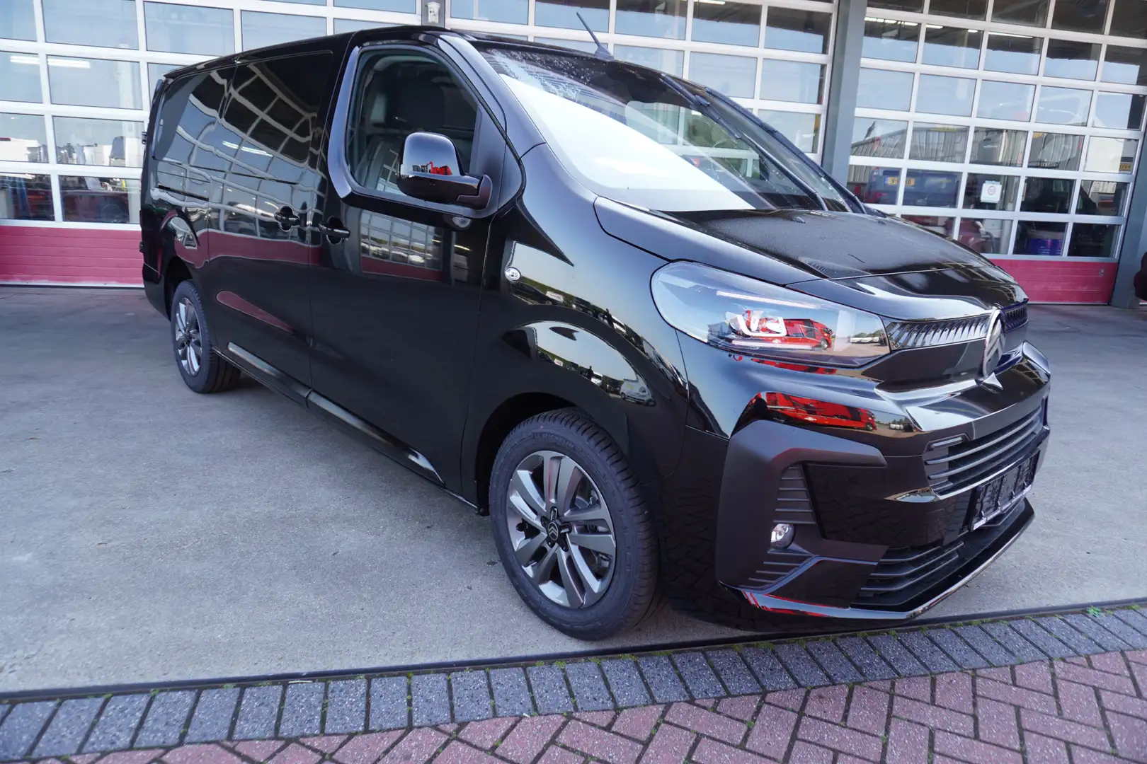 Citroen Jumpy 2.0 BlueHDI 180PK S&S L3 Automaat nr.V176 | Climat Чорний - 2
