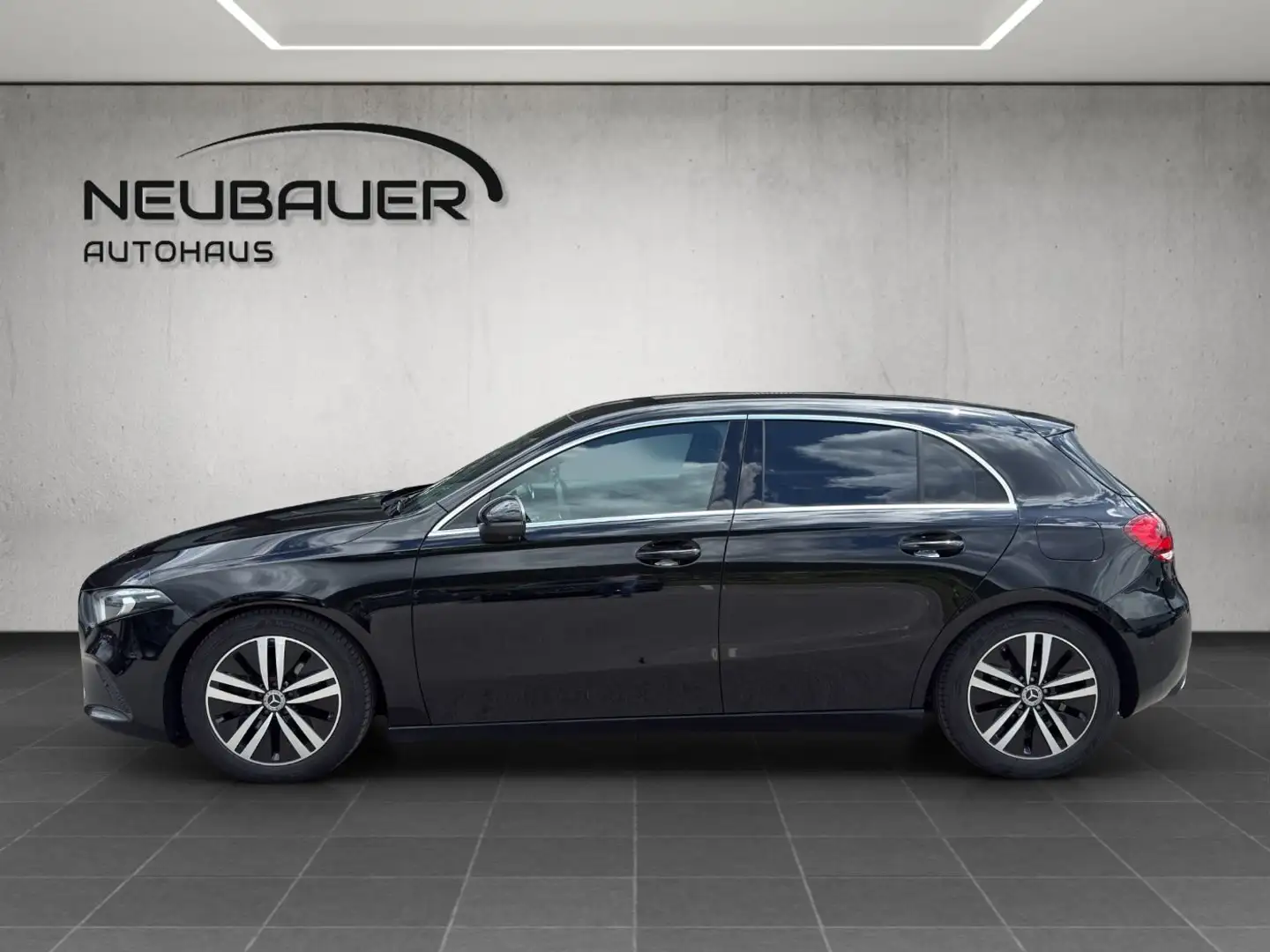 Mercedes-Benz A 200 d 4MATIC Kompaktlimousine Progressive PTS Schwarz - 2