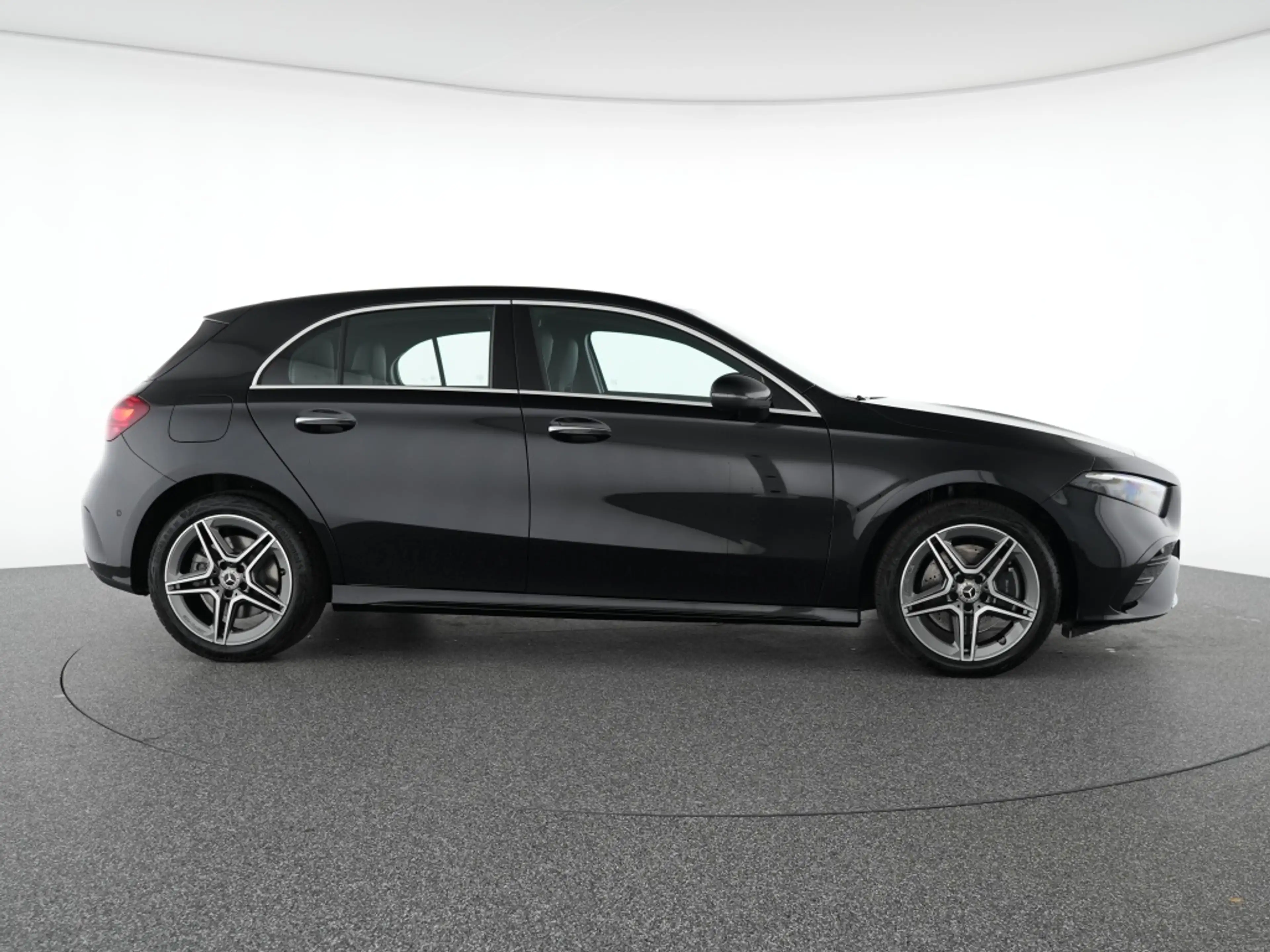 Mercedes-Benz A 250 e AMG Advanced+LED AHK Winter Automatik Navi — photo 5