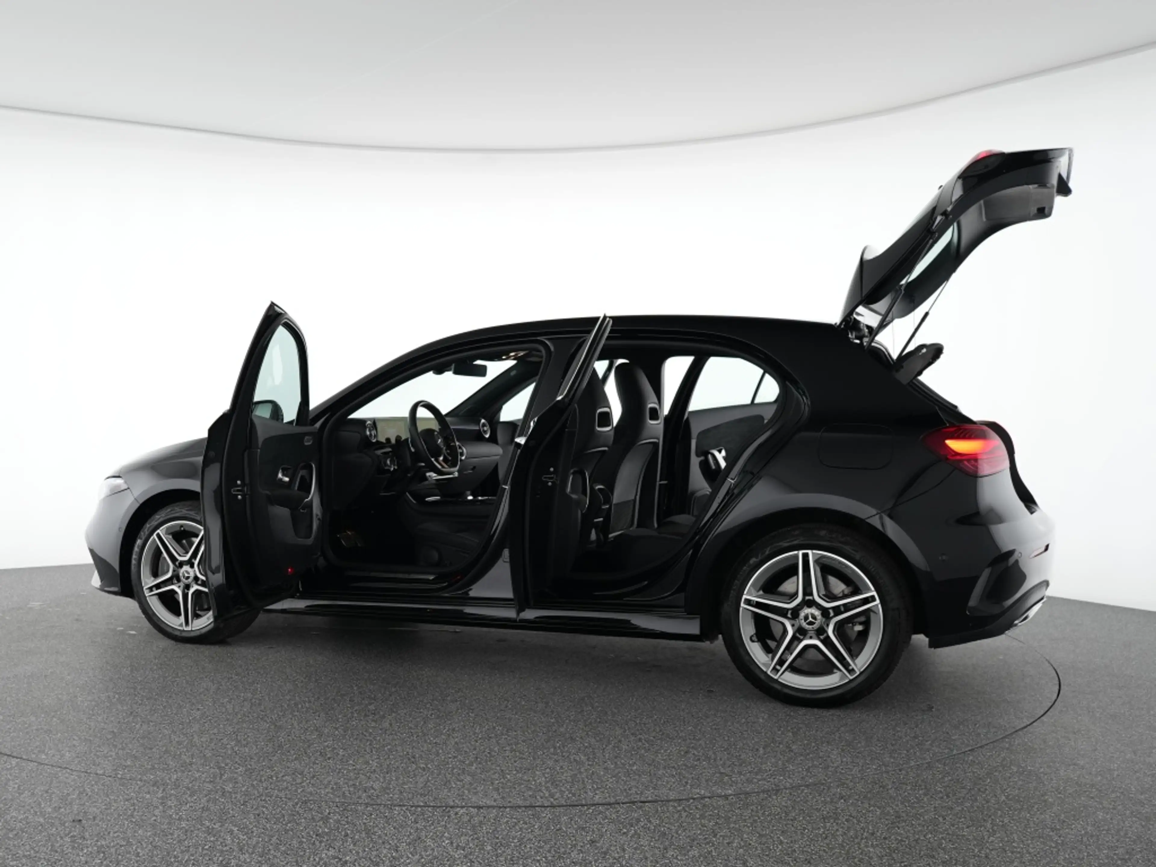 Mercedes-Benz A 250 e AMG Advanced+LED AHK Winter Automatik Navi — photo 14
