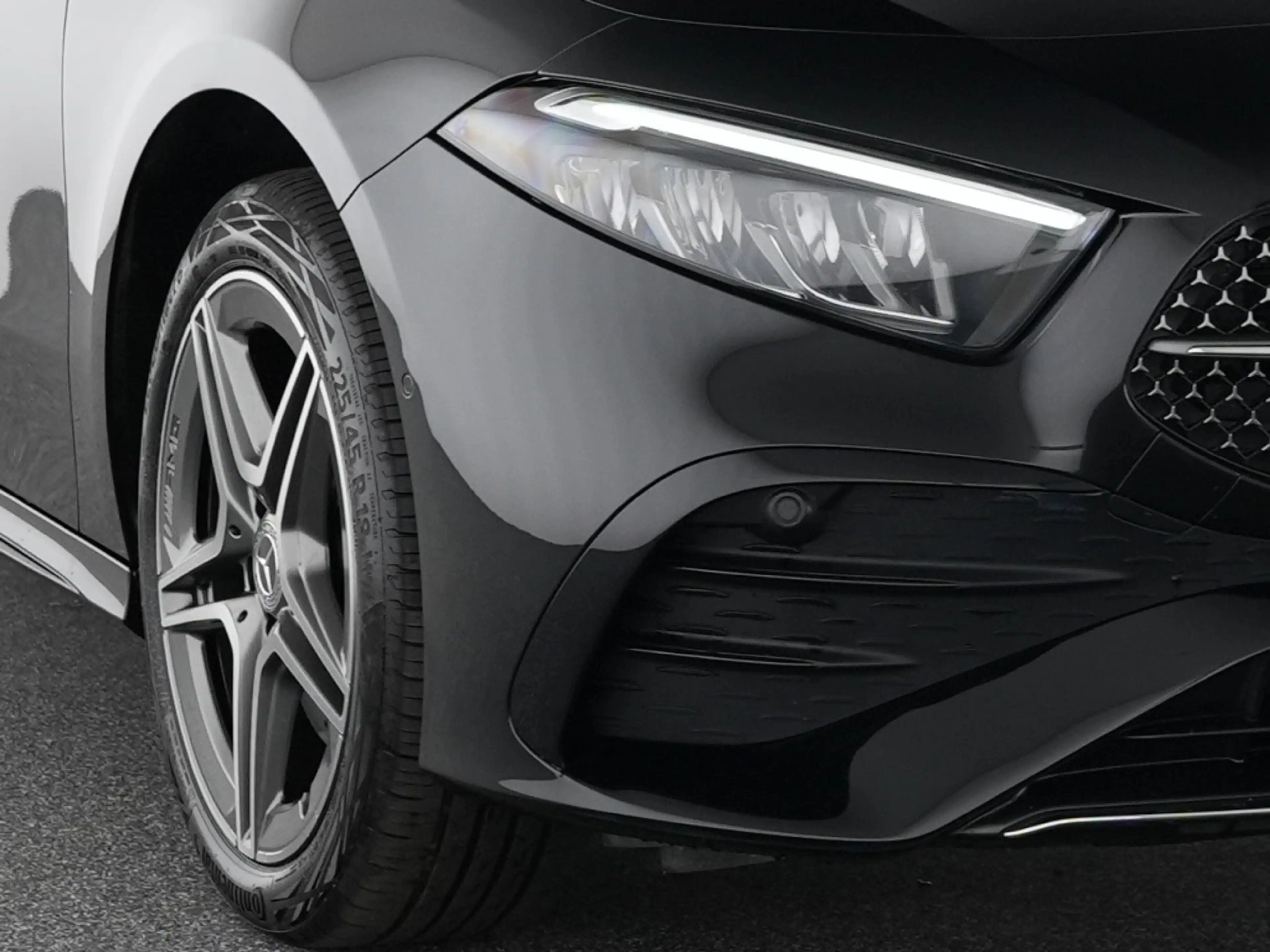 Mercedes-Benz A 250 e AMG Advanced+LED AHK Winter Automatik Navi — photo 7