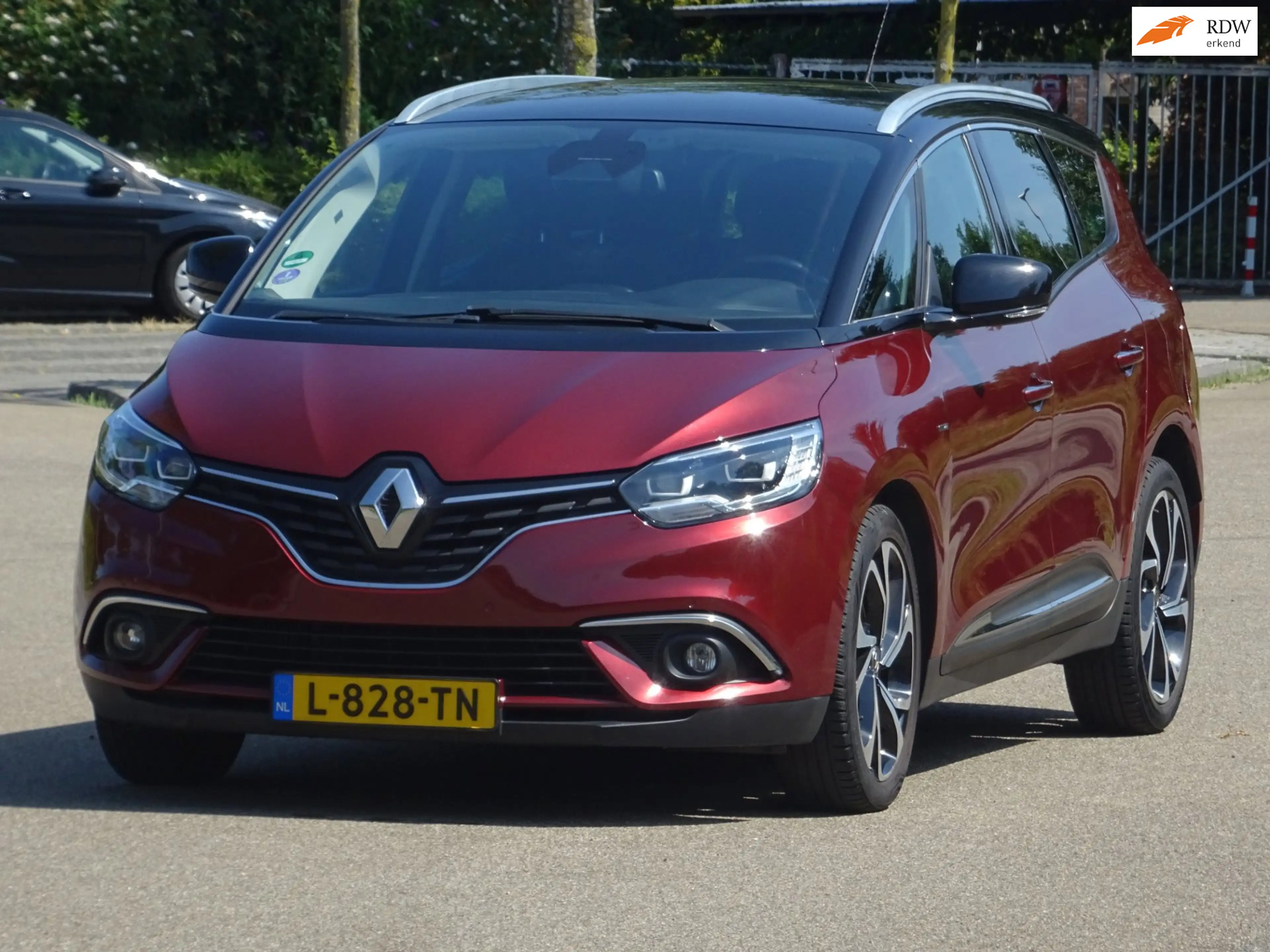 Renault Grand Scenic 1.2 TCe Bose 7PERS BJ2017 LEER/NAVI/APK