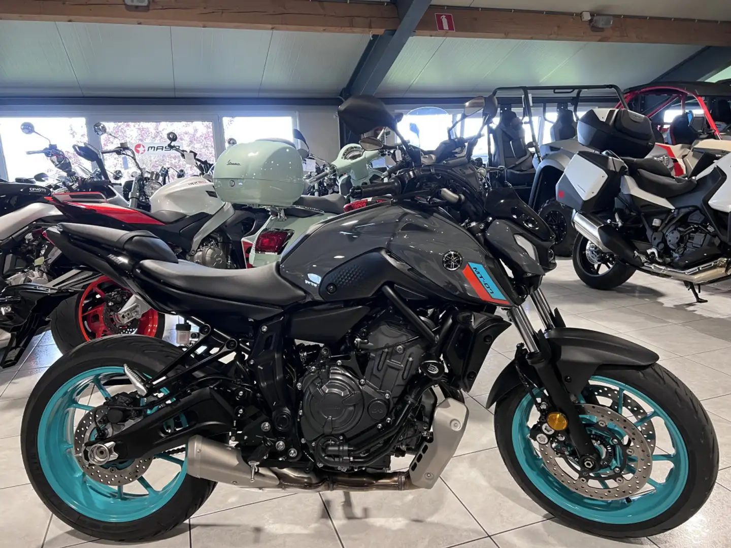 Yamaha MT-07 Gris - 1