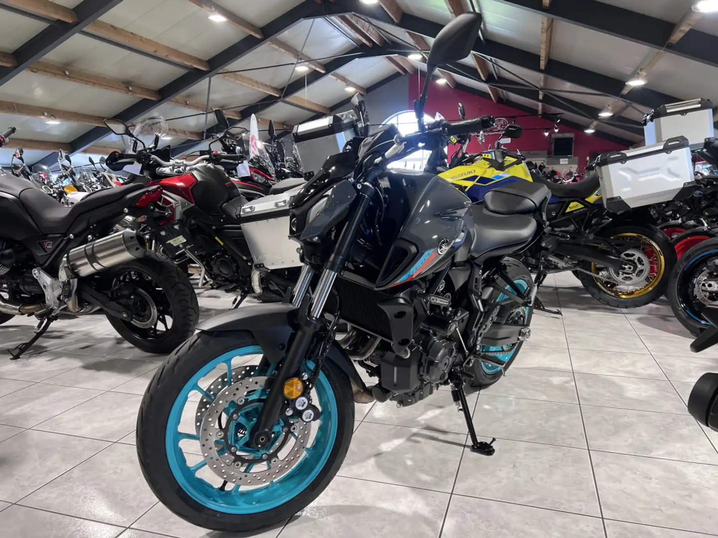 Yamaha MT-07 Gris - 2