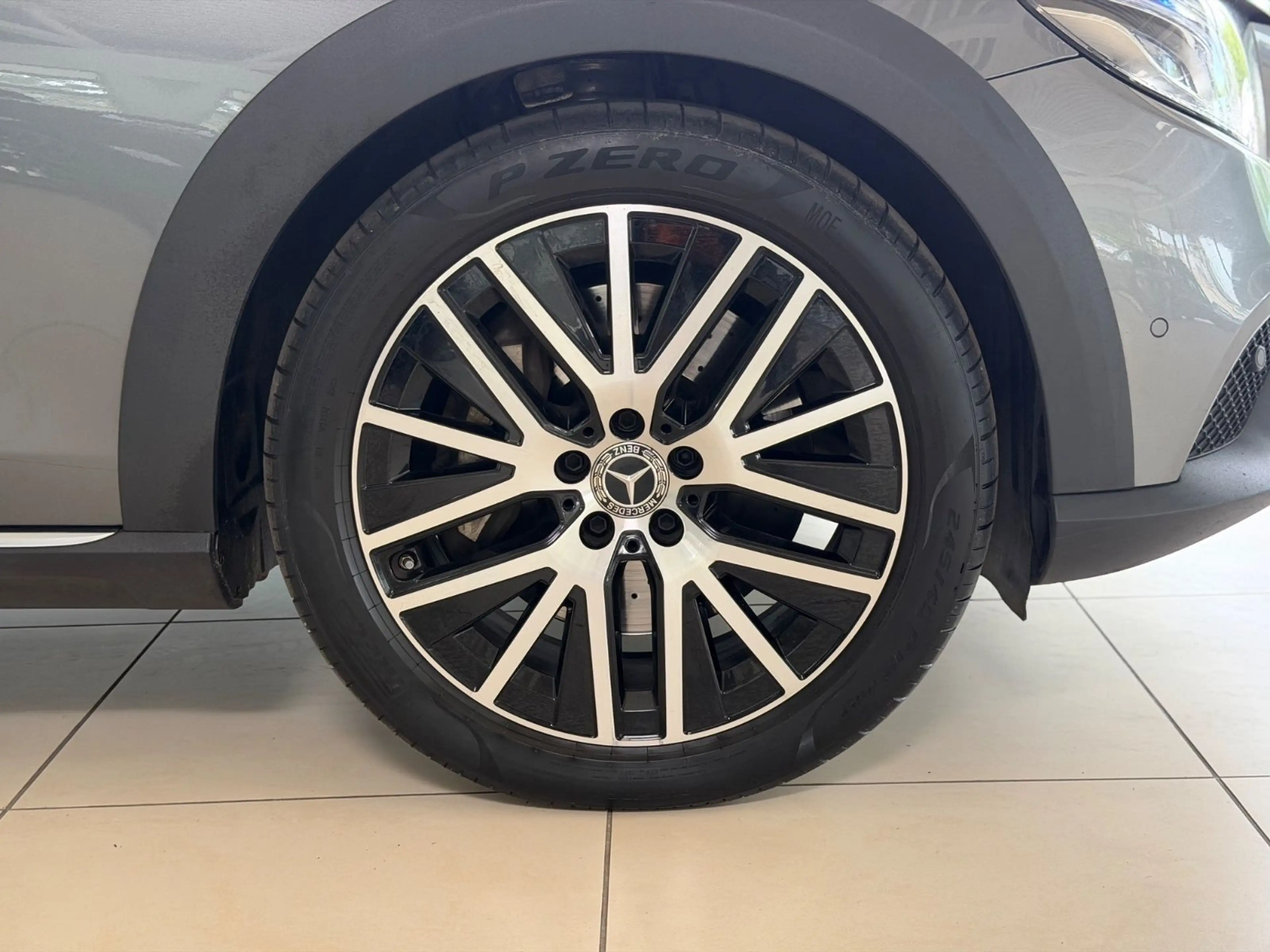Mercedes-Benz E 400 dT 4Matic All-Terrain Pano Dist 360° Bur — photo 5