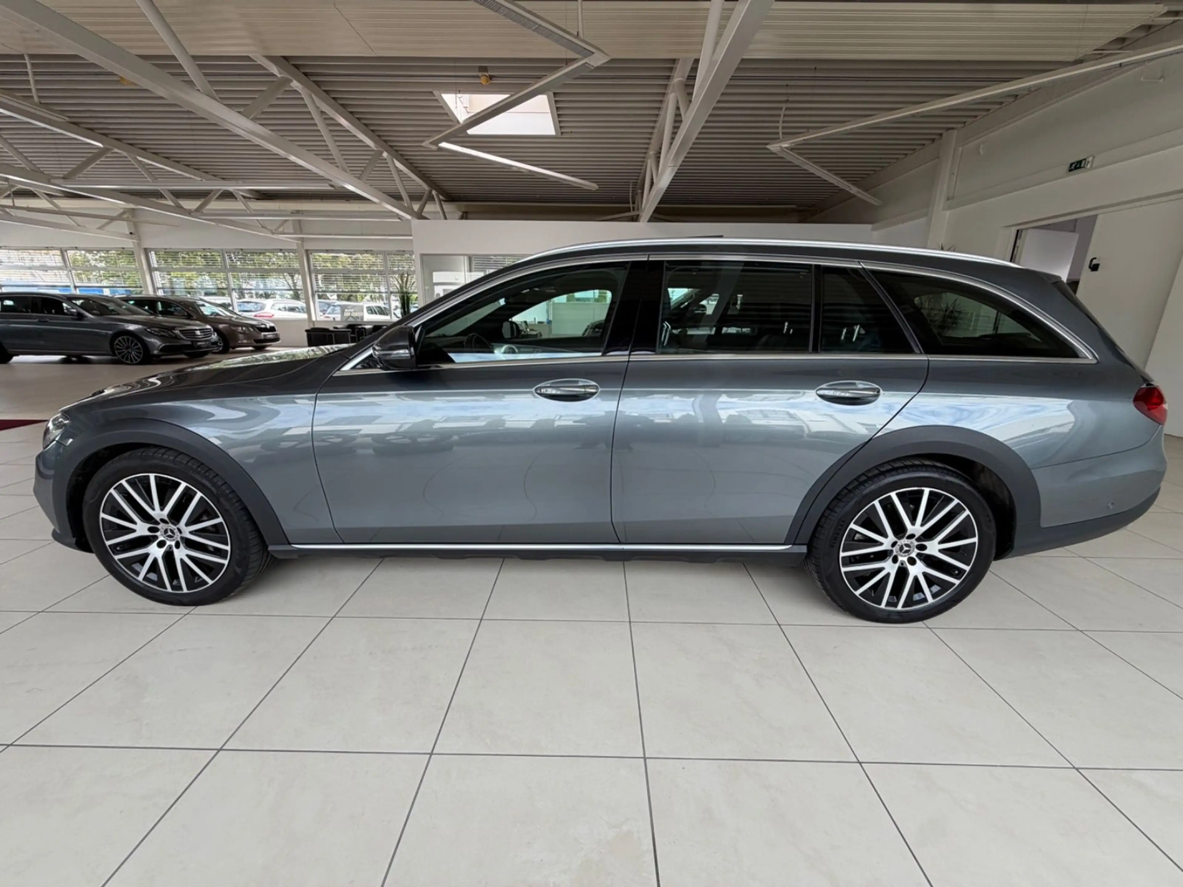 Mercedes-Benz E 400 dT 4Matic All-Terrain Pano Dist 360° Bur — photo 9