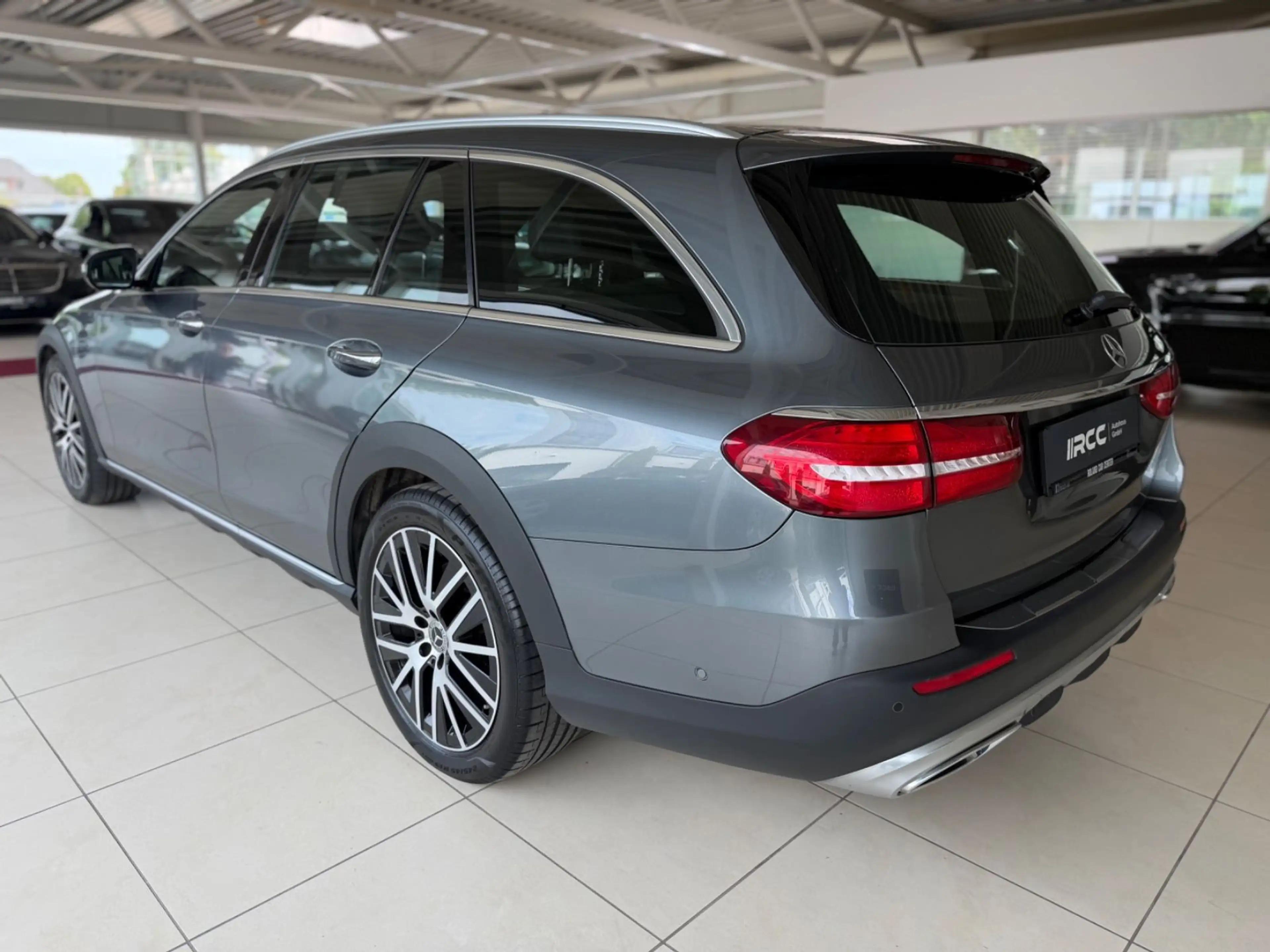 Mercedes-Benz E 400 dT 4Matic All-Terrain Pano Dist 360° Bur — photo 8