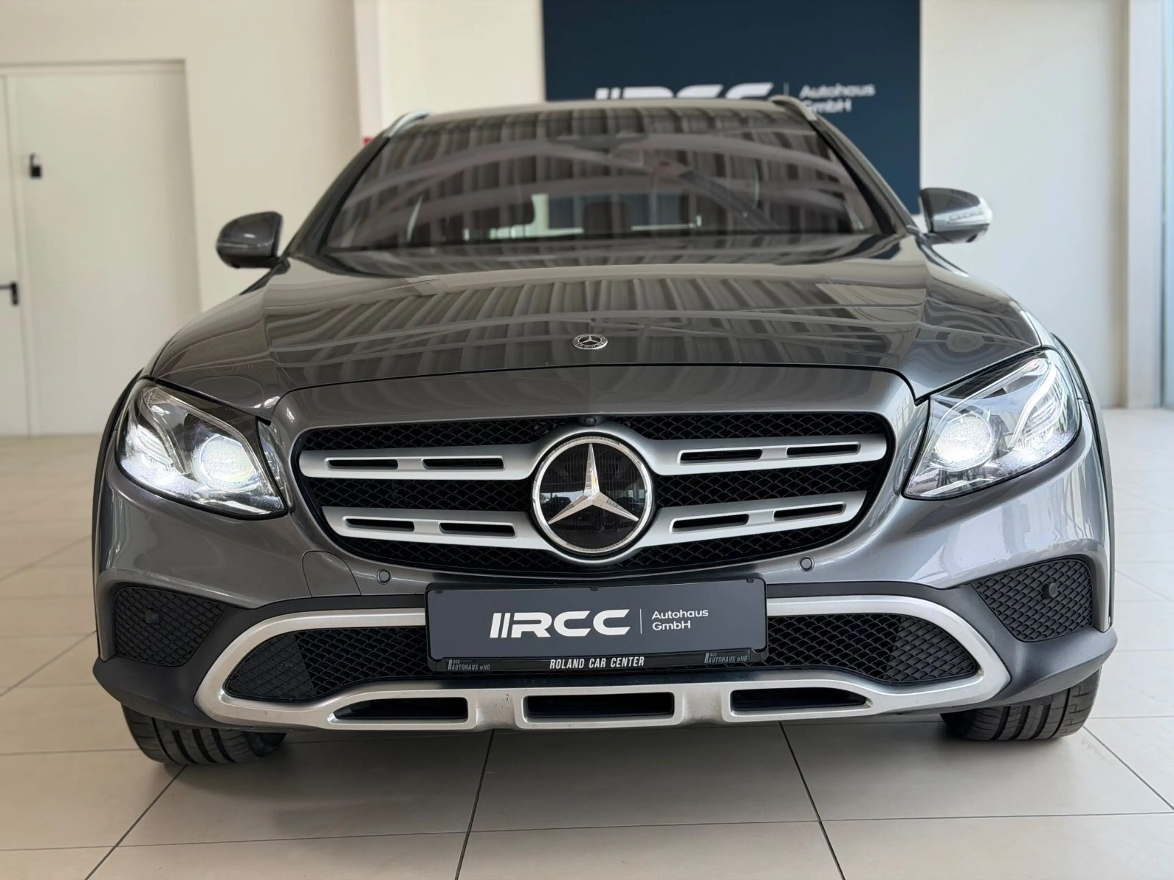 Mercedes-Benz E 400 dT 4Matic All-Terrain Pano Dist 360° Bur — photo 2