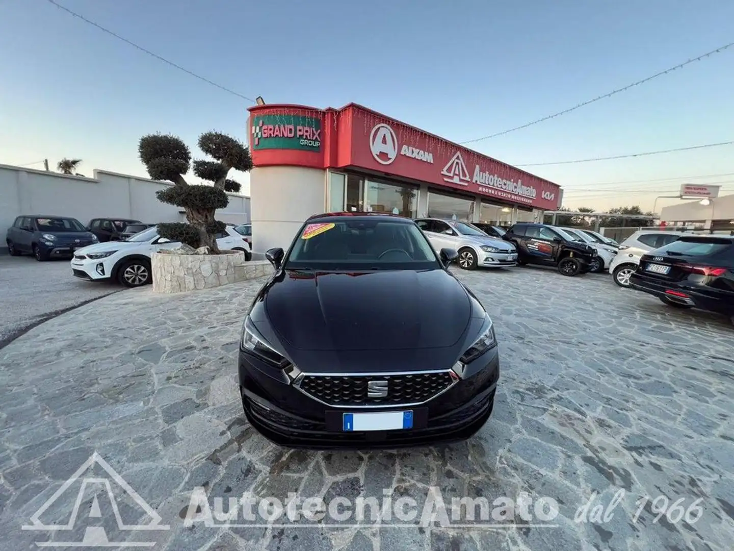 SEAT Leon 1.5 eTSI 150 CV DSG FR Nero - 2