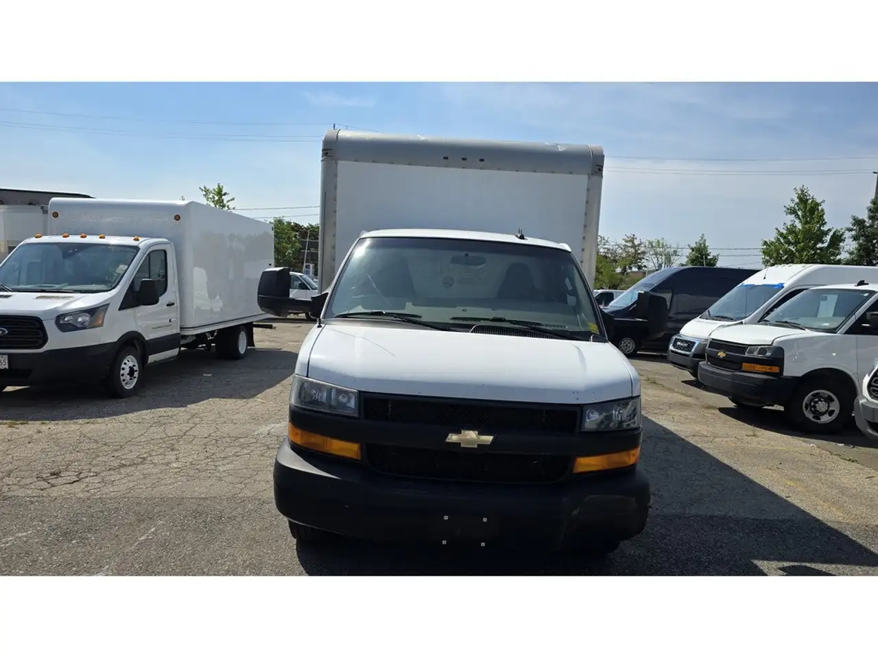 GMC Savana снимка GMC Savana