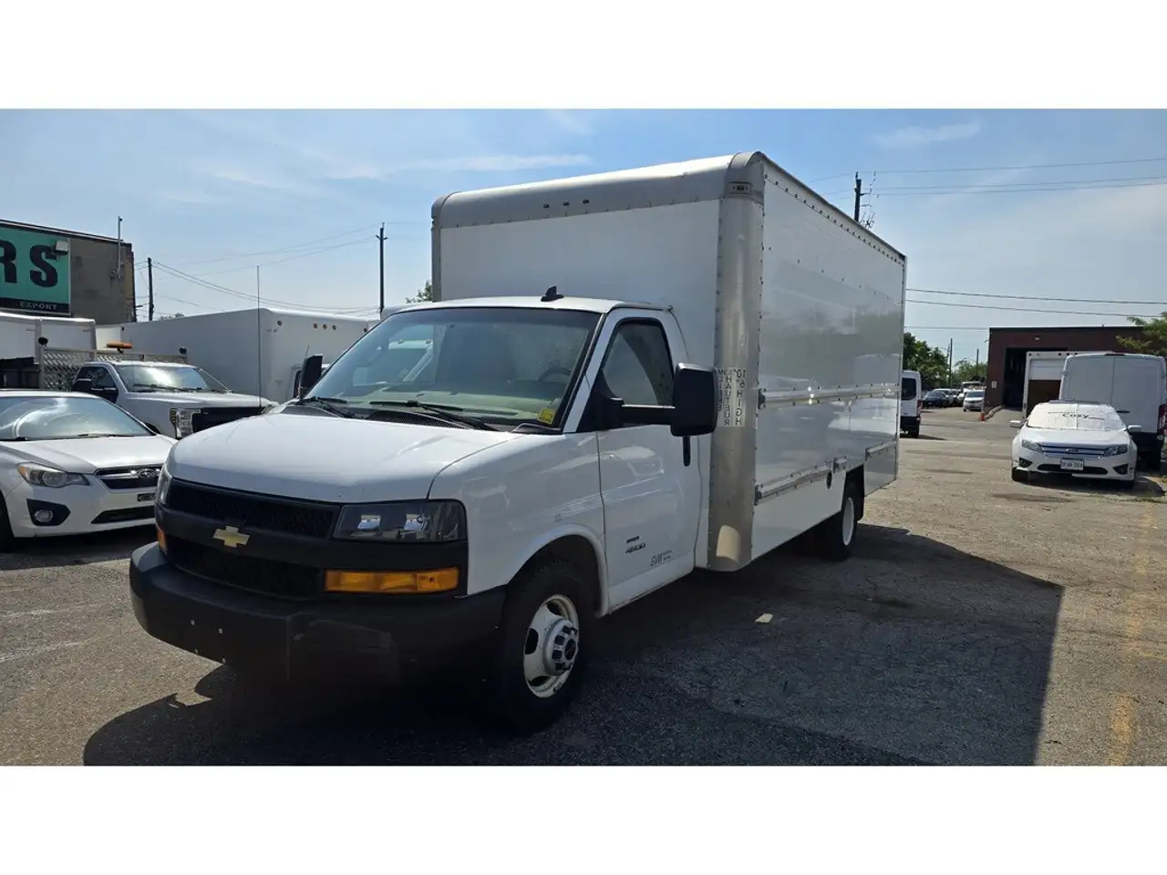 GMC Savana снимка GMC Savana