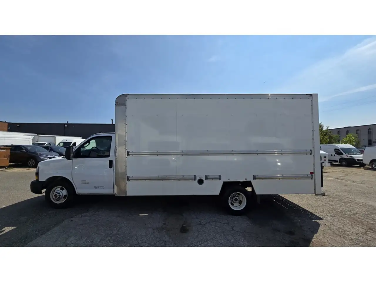 GMC Savana снимка GMC Savana