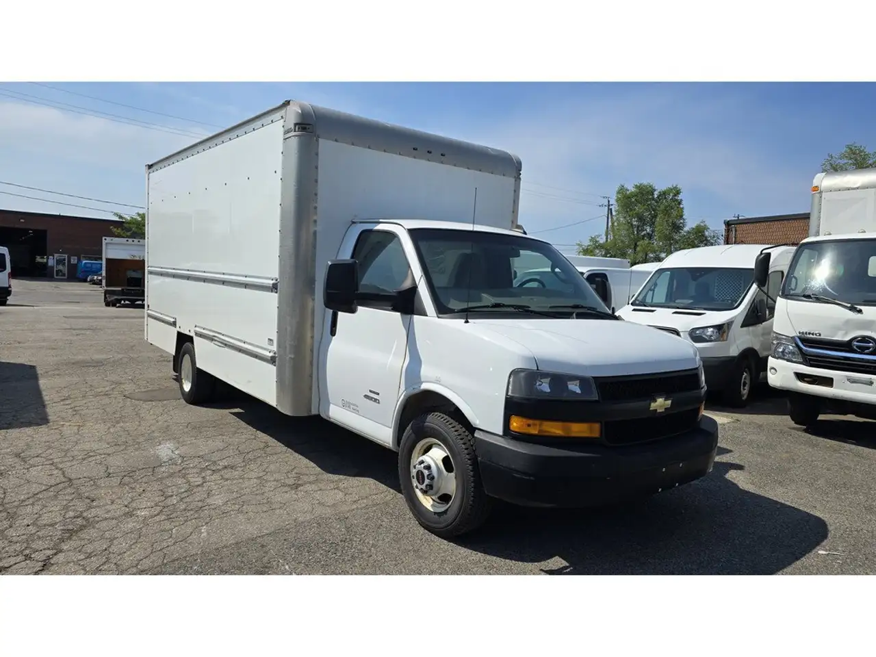 GMC Savana снимка GMC Savana