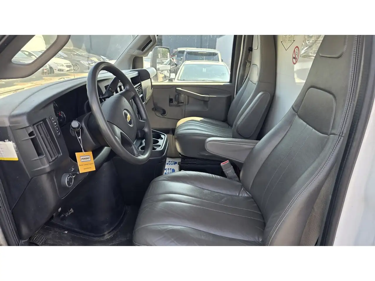 GMC Savana снимка GMC Savana