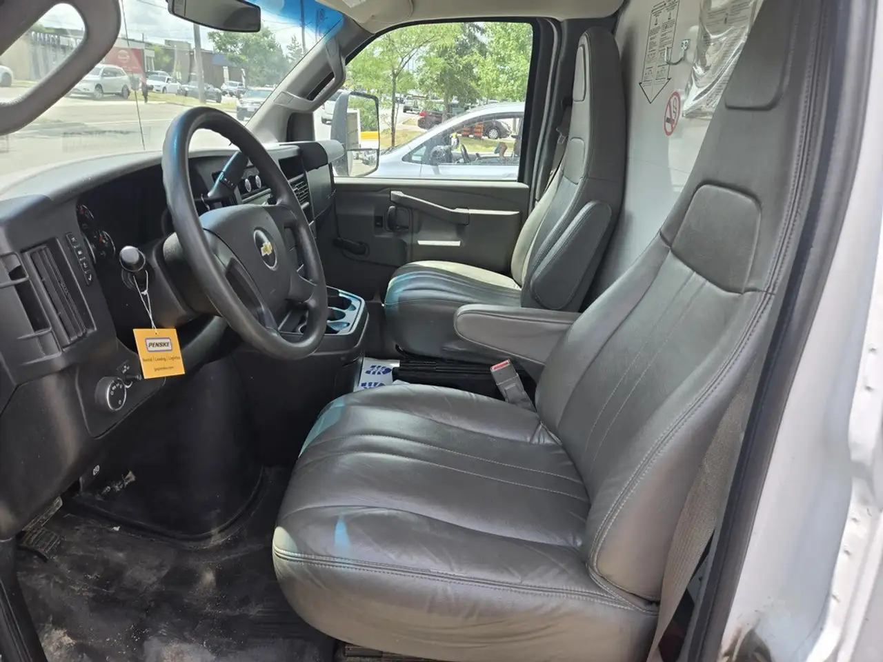 GMC Savana снимка GMC Savana