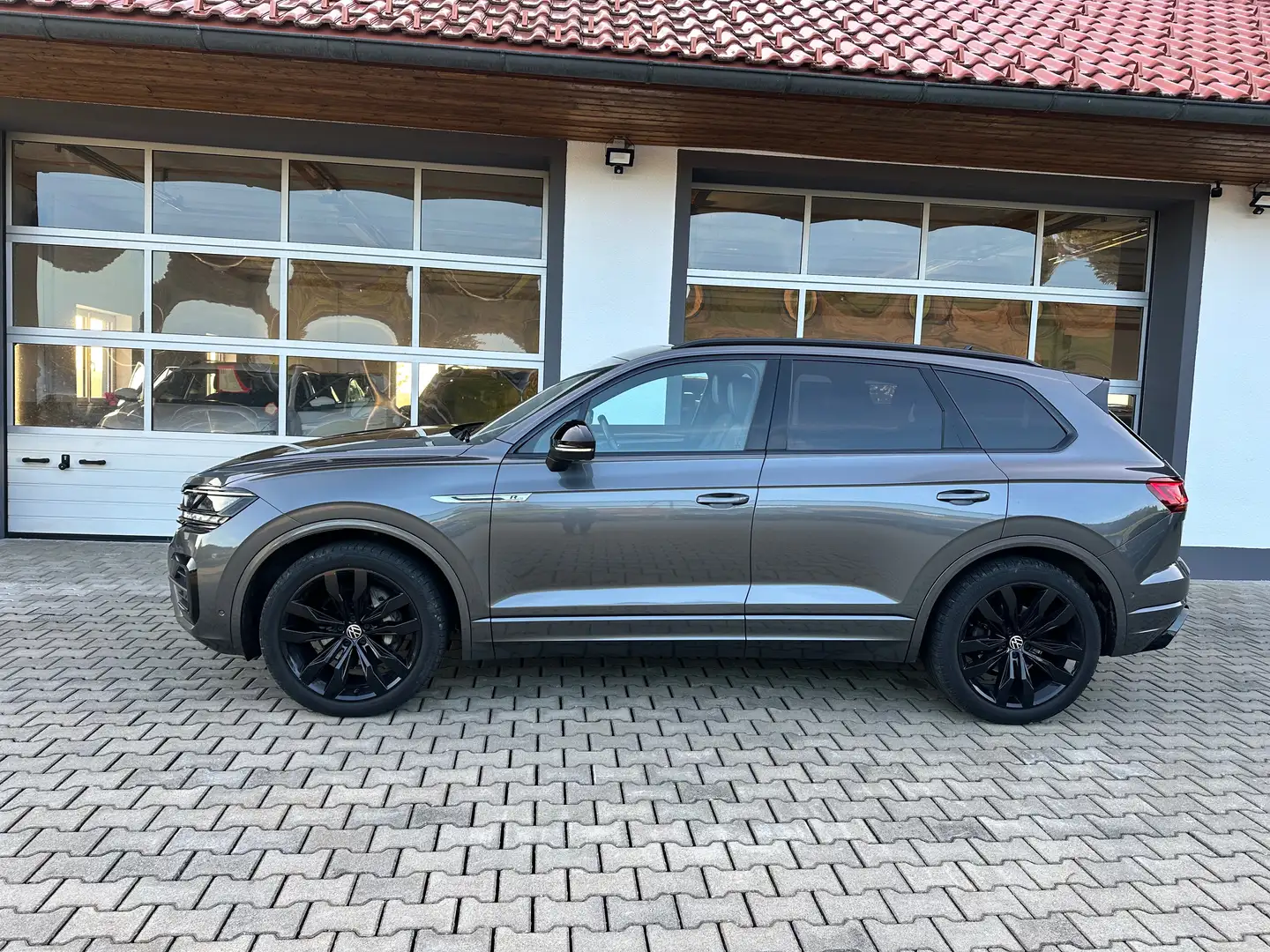 Volkswagen Touareg R-Line 4Motion 3,0 TDI Aut. *R-line*STANDHZ*AHV*PANO*WSS-HZ*APP* Grau - 2