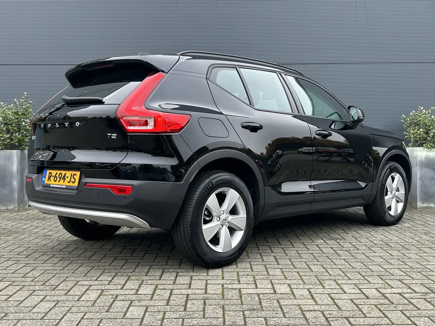 Volvo XC40 1.5 T2 Essential | Cruise control | Parkeersensor Noir - 2