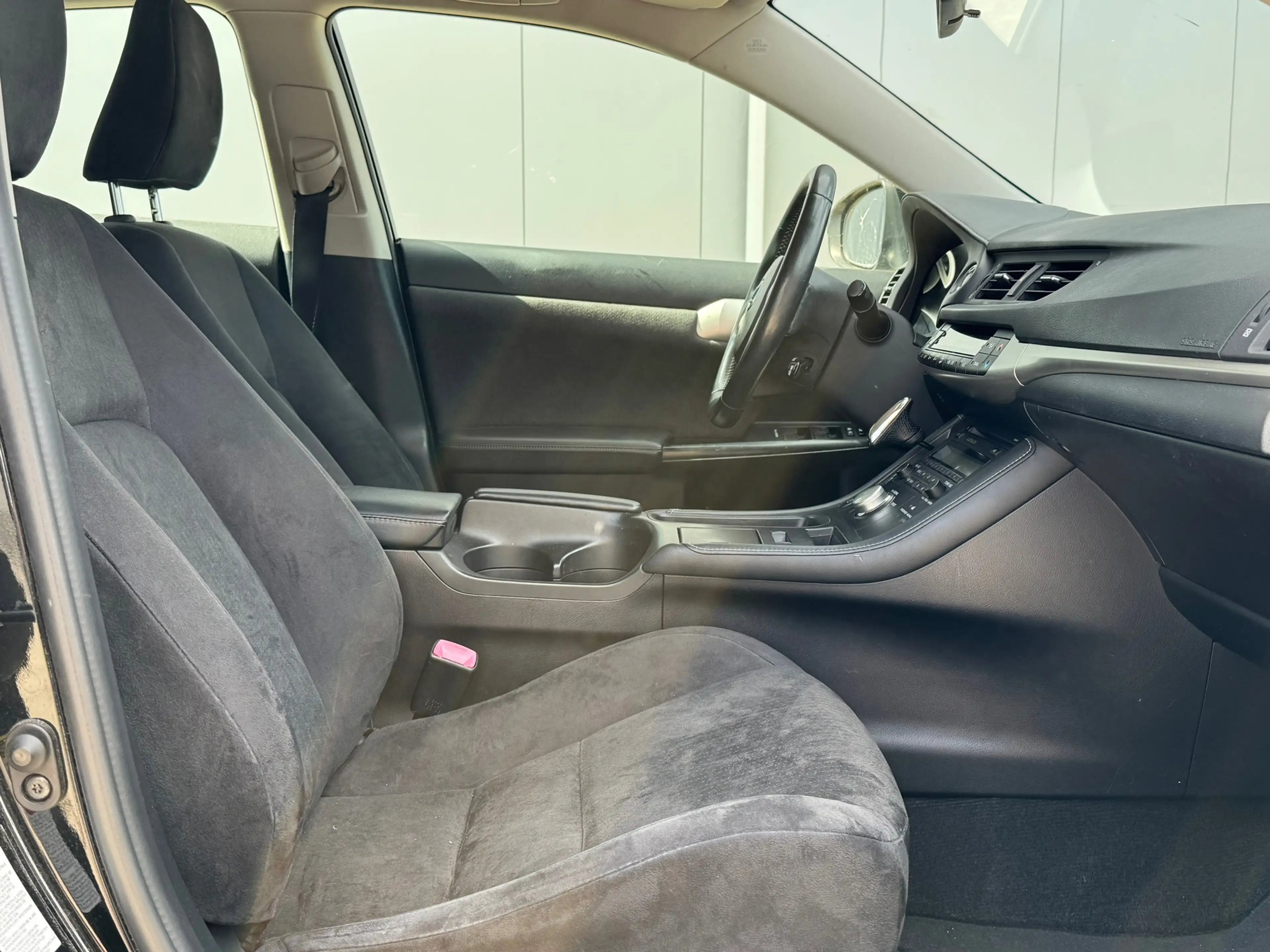 Lexus CT 200h Hybrid — photo 8