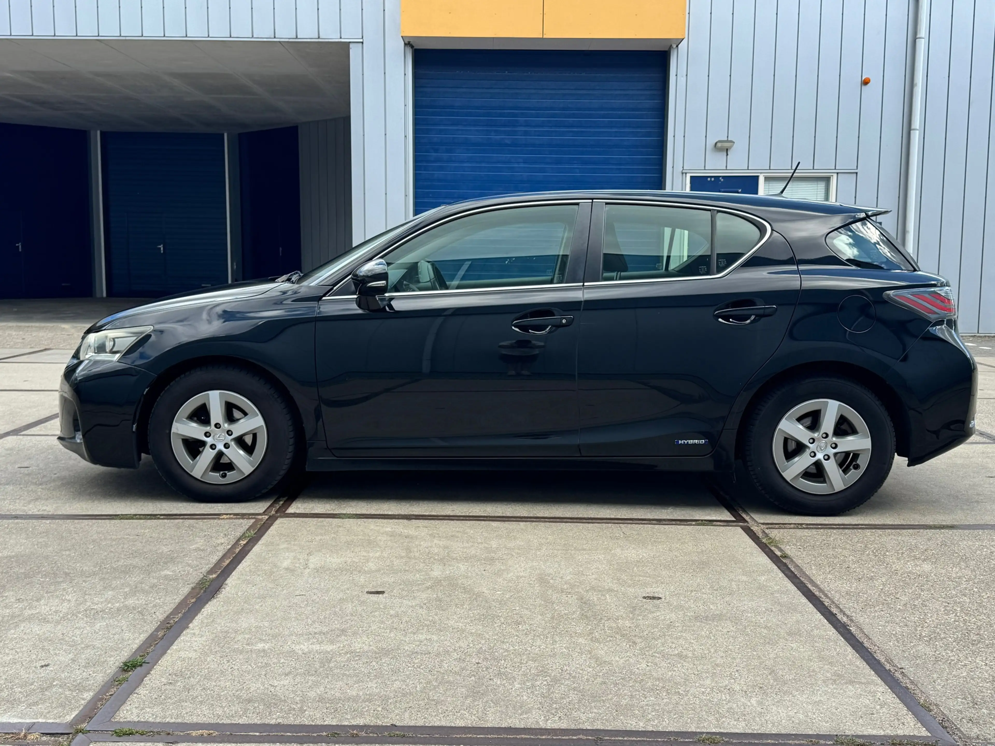Lexus CT 200h Hybrid — photo 2