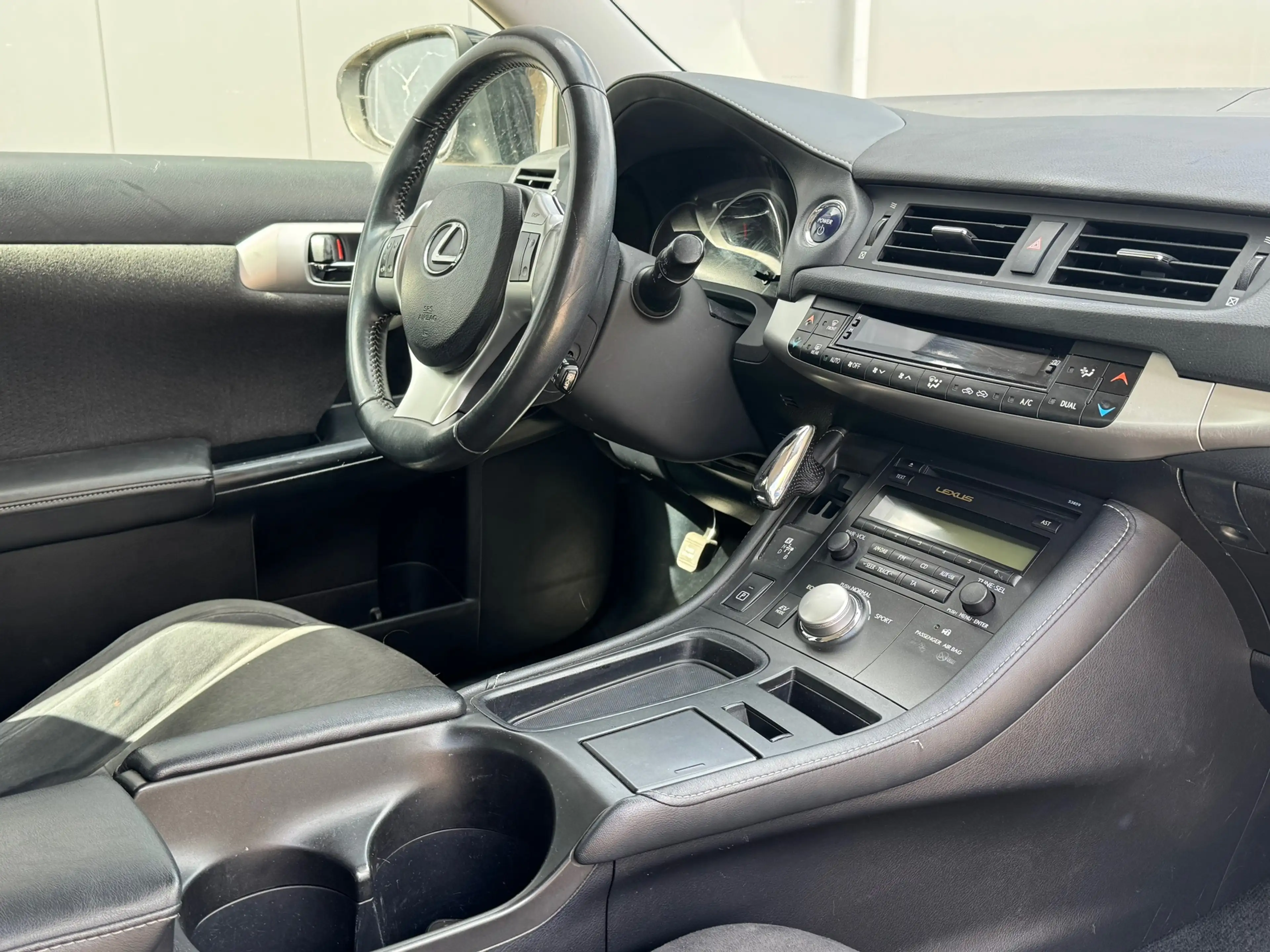 Lexus CT 200h Hybrid — photo 9
