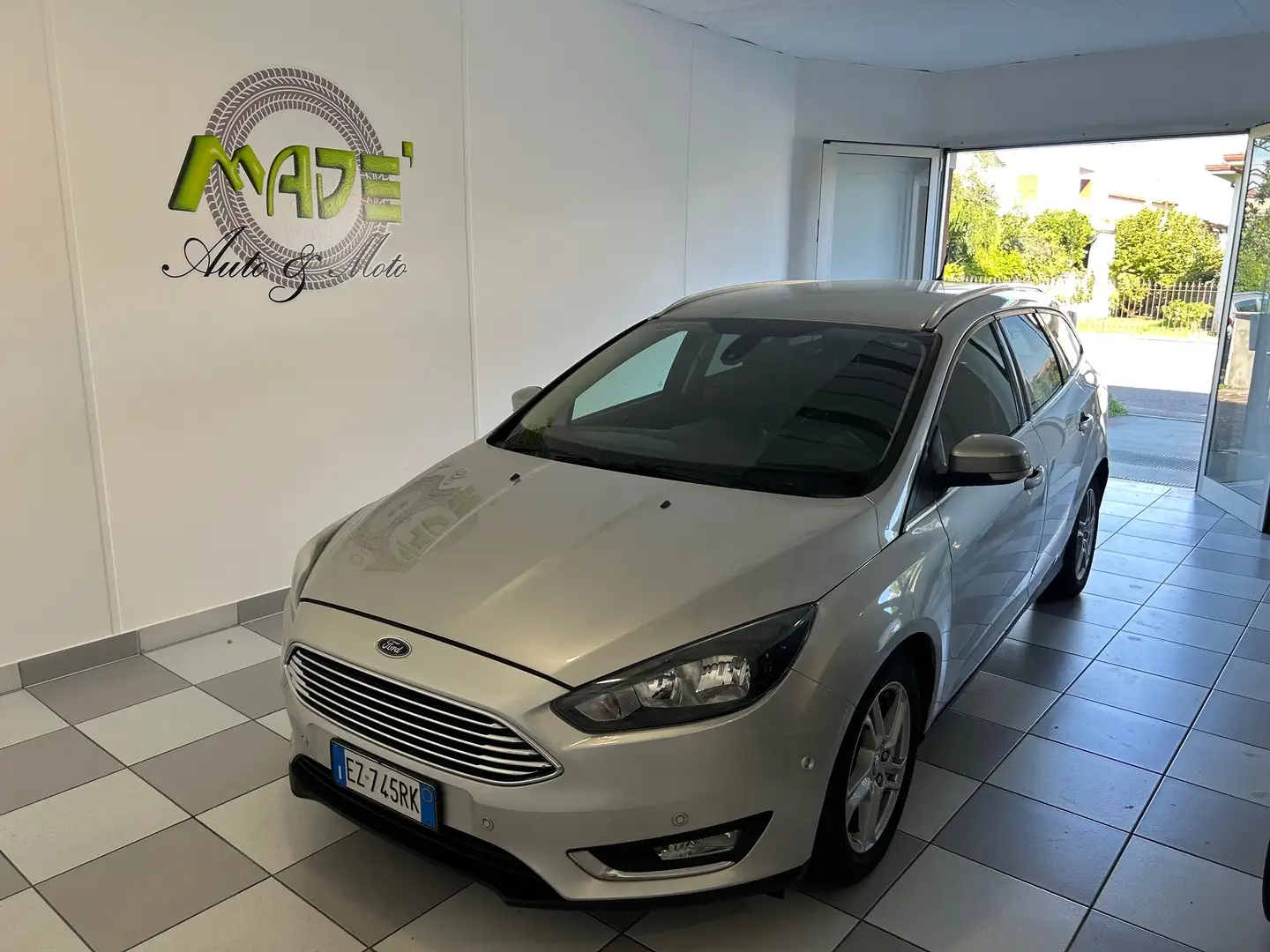 Ford Focus SW 1.5 tdci Titanium 115cv powershift Gris - 2