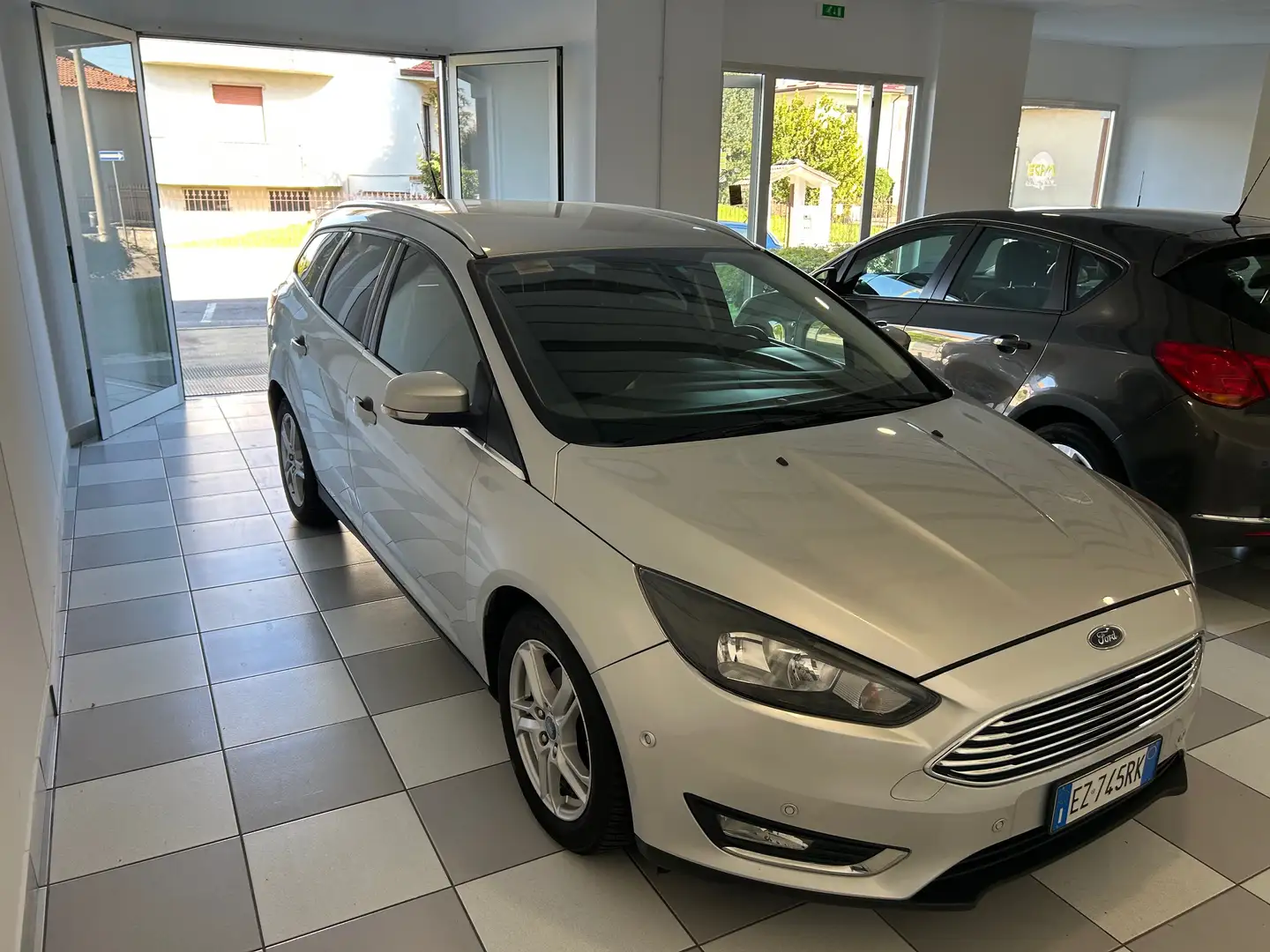 Ford Focus SW 1.5 tdci Titanium 115cv powershift Gris - 1