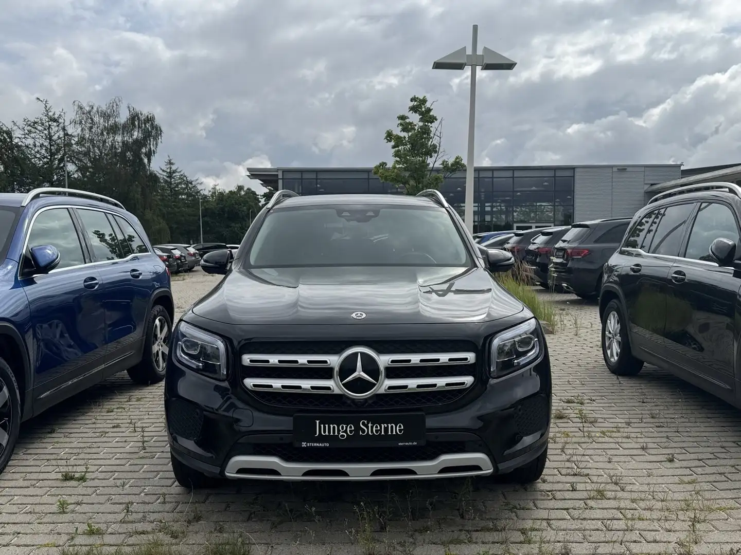 Mercedes-Benz GLB 200 GLB 200d Style Navi Distronic Autom. Klima LED Zwart - 2