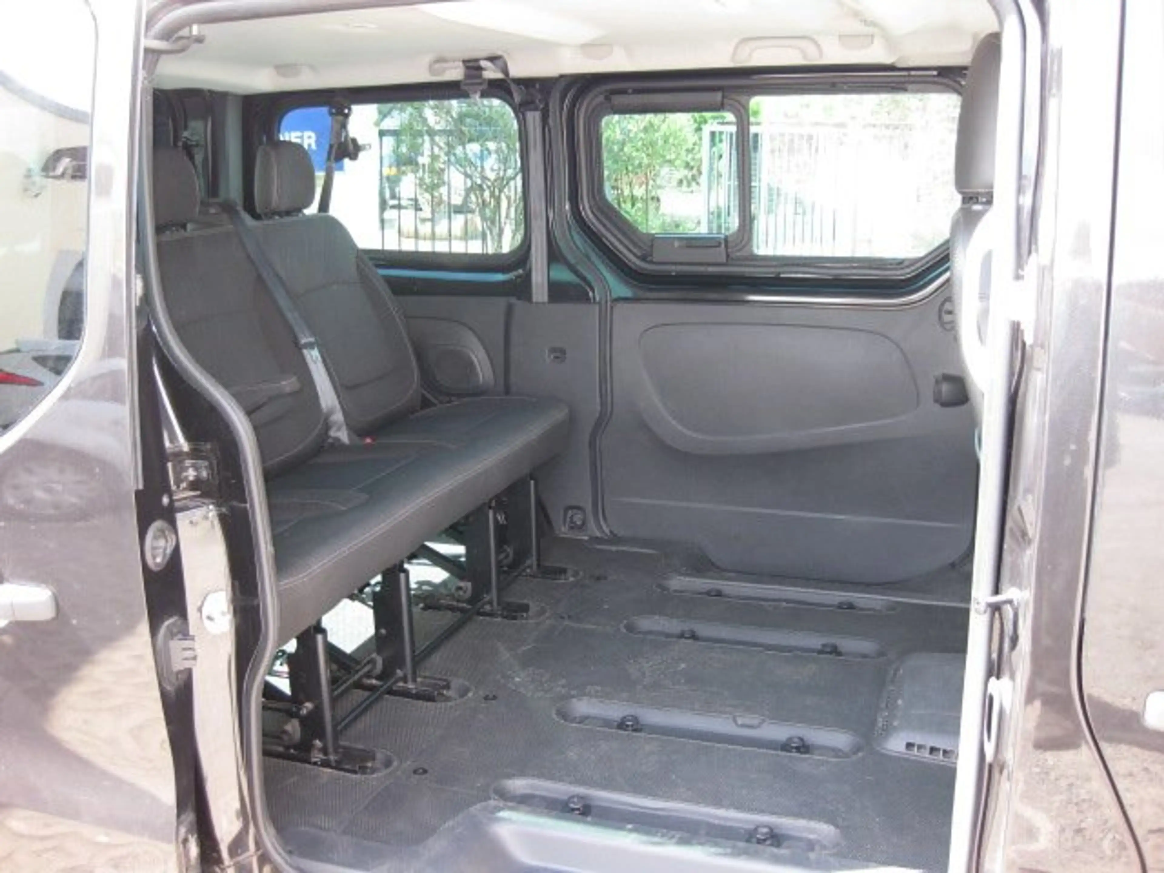Nissan NV300 L1H1 2,7t PREMIUM — photo 9