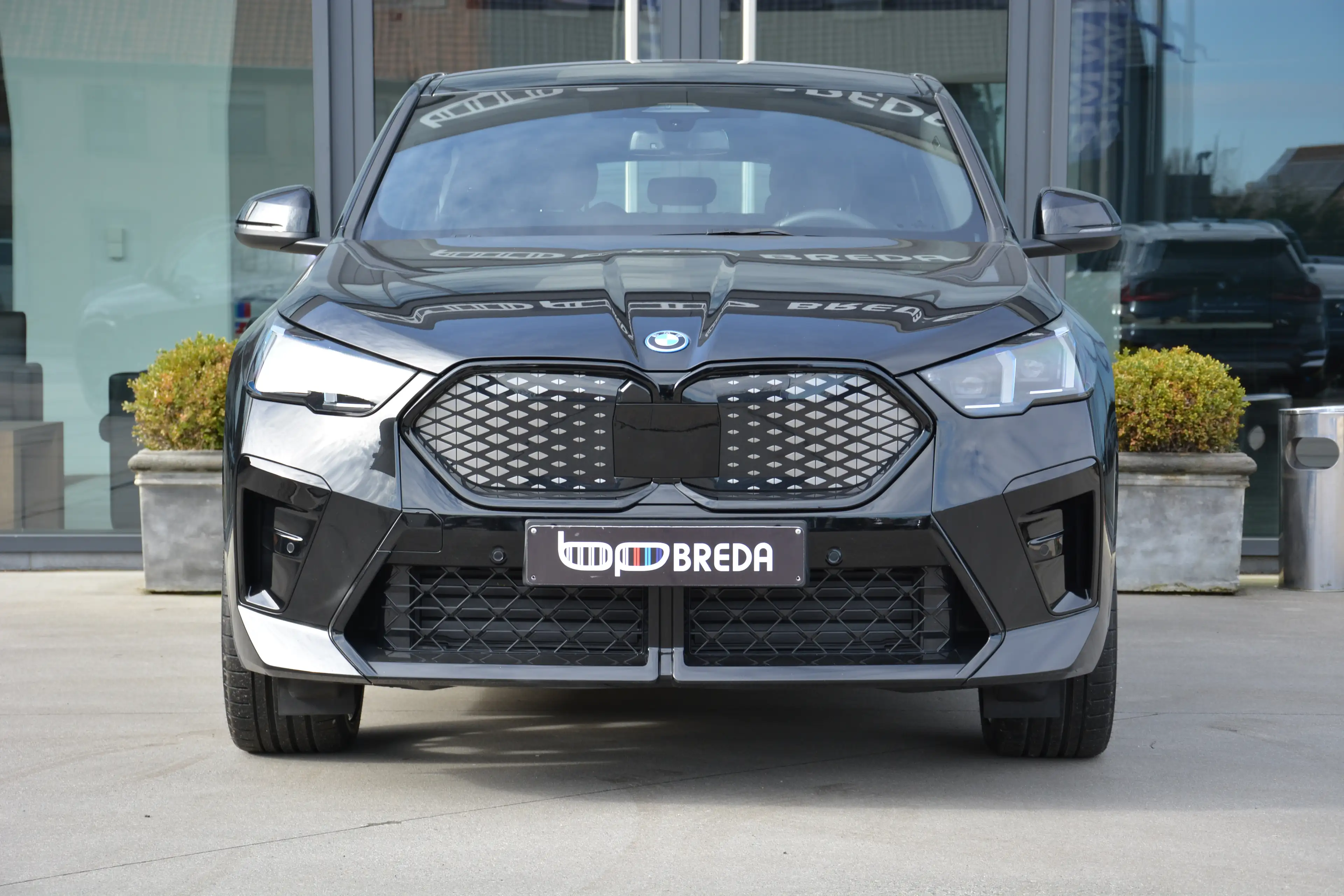 BMW iX2 eDrive20 M Sport/ Camera360°/ LED/ Keyless — photo 3
