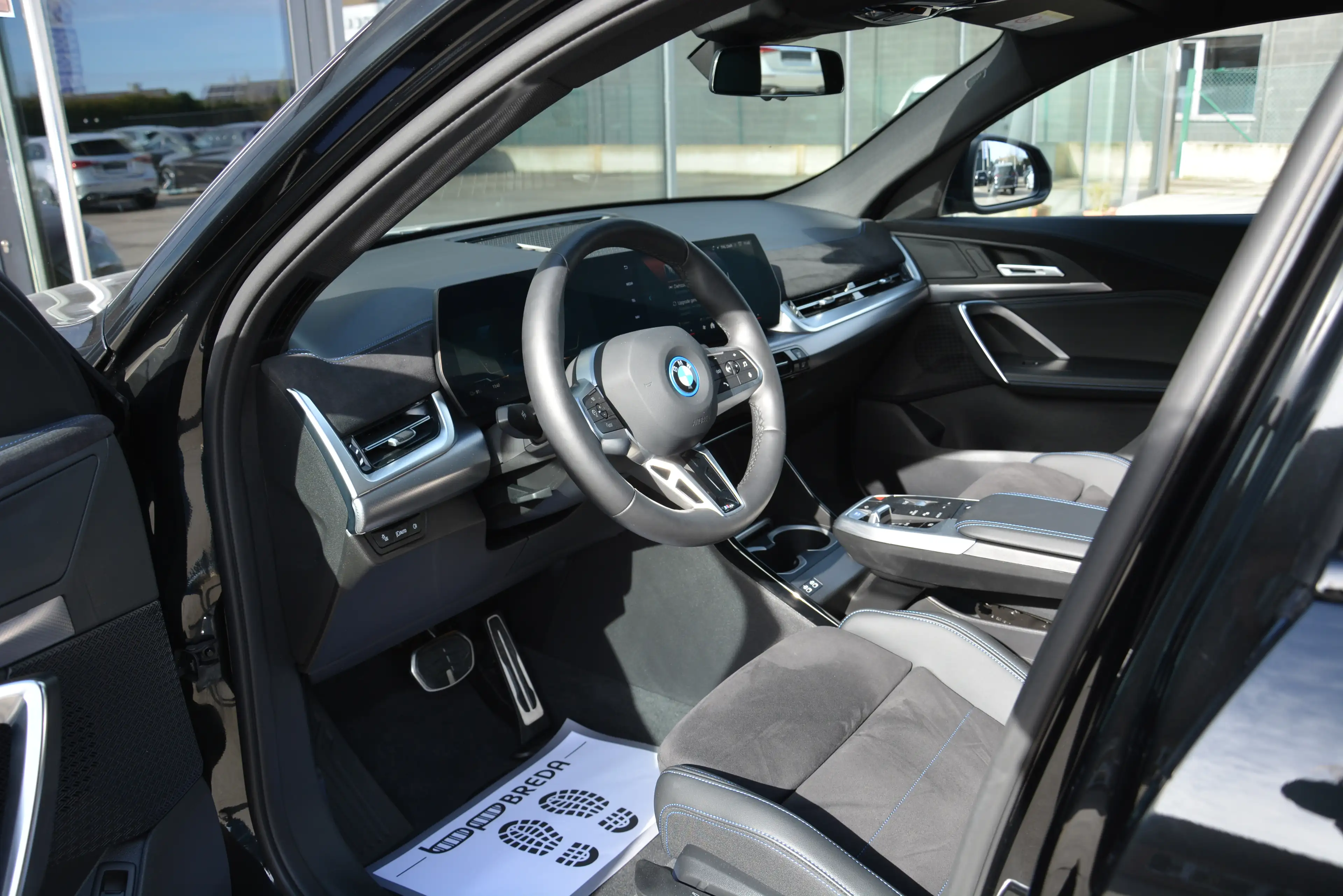 BMW iX2 eDrive20 M Sport/ Camera360°/ LED/ Keyless — photo 8