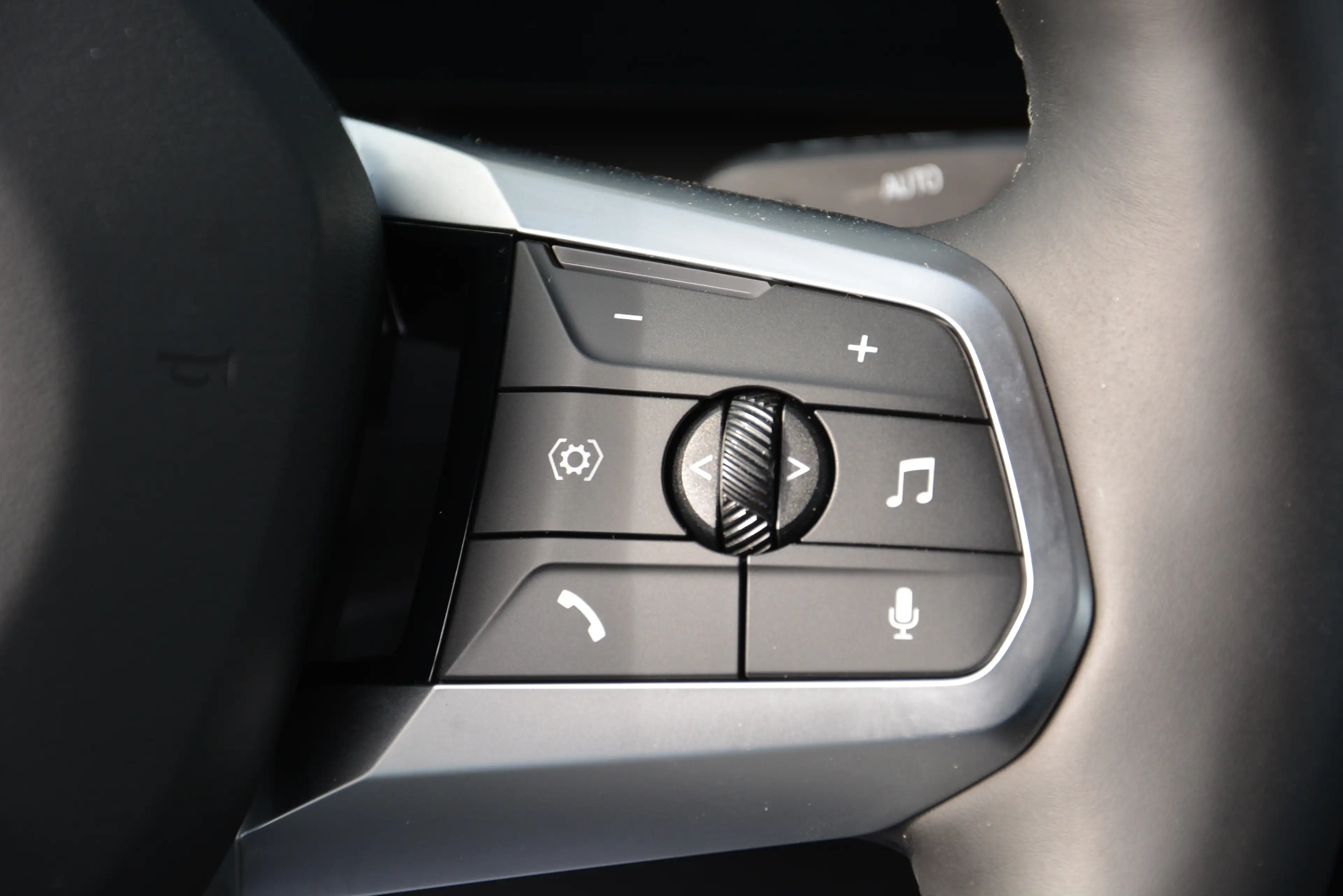 BMW iX2 eDrive20 M Sport/ Camera360°/ LED/ Keyless — photo 13