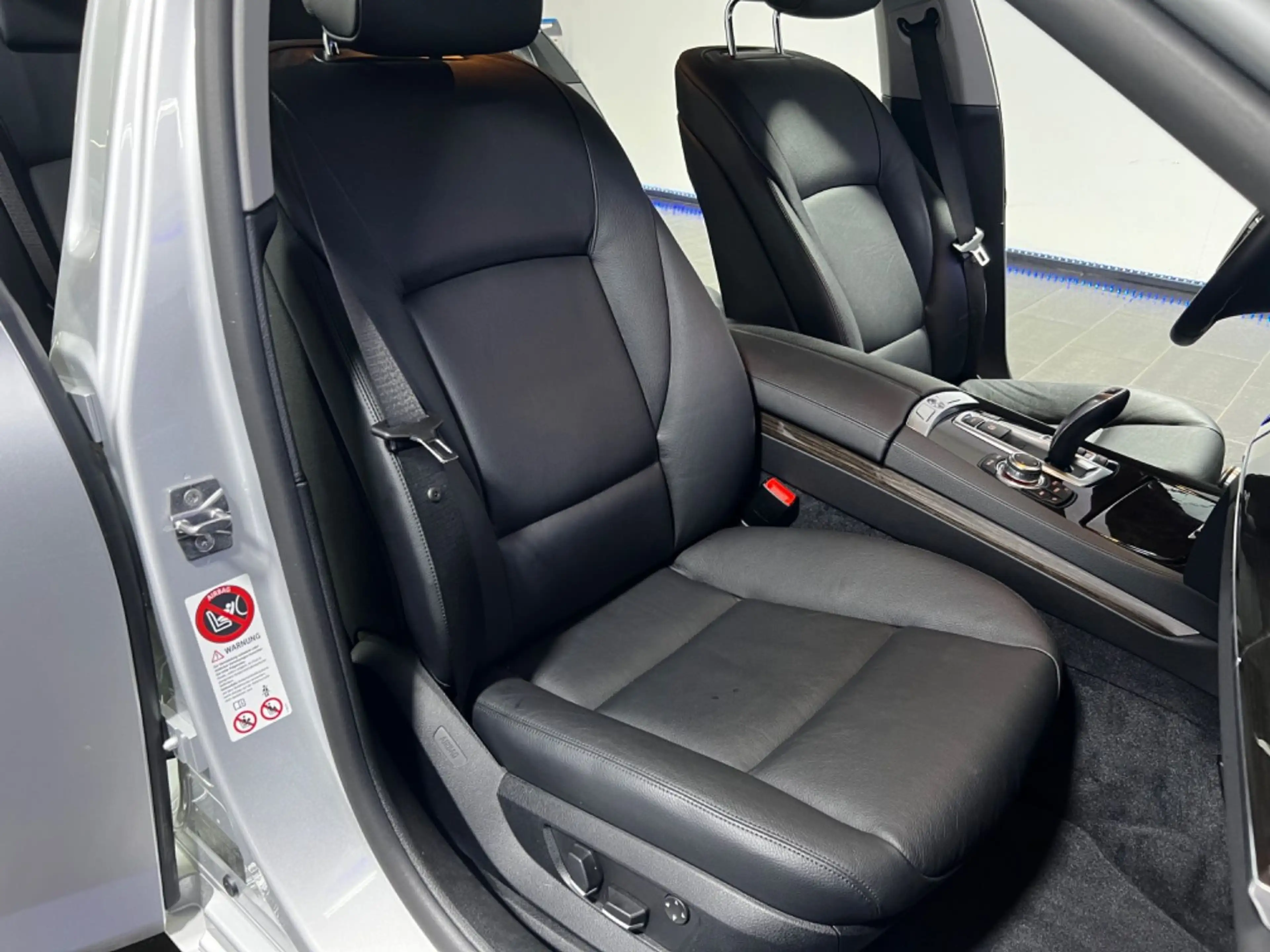 BMW 750 i 1.HND 46TKM KEY PROF XENO MEMORY LEDER HIFI — photo 11