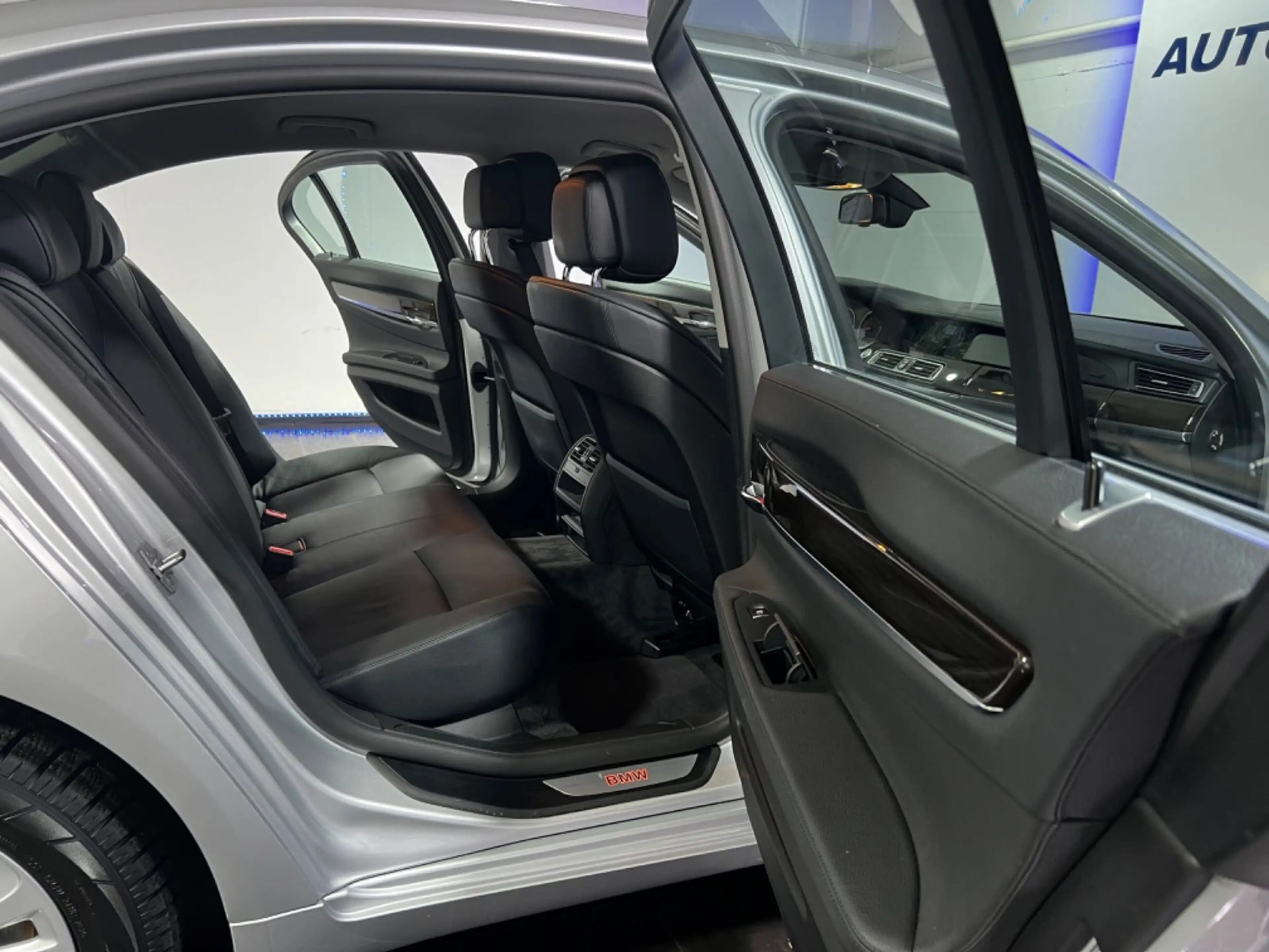BMW 750 i 1.HND 46TKM KEY PROF XENO MEMORY LEDER HIFI — photo 14