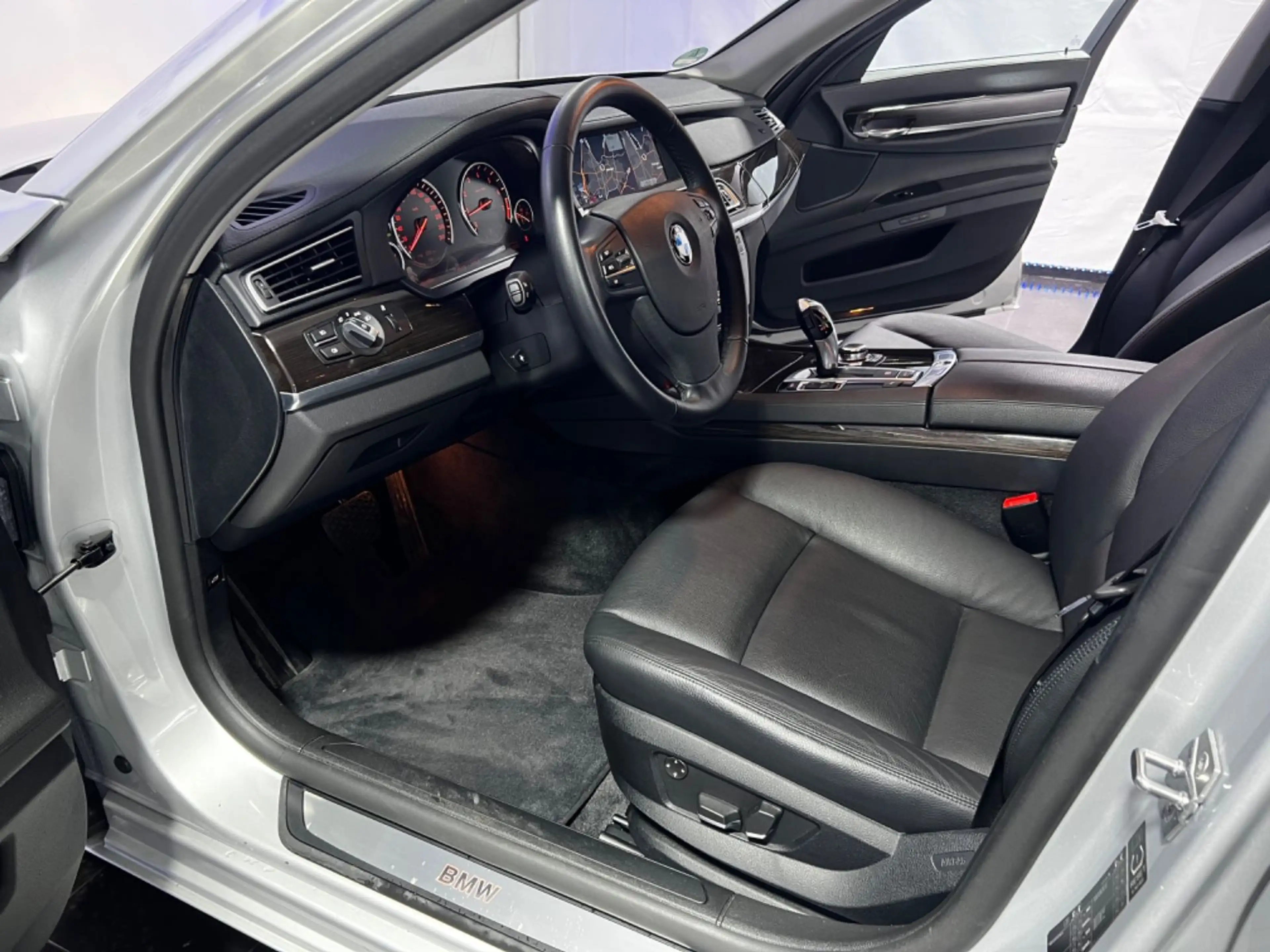 BMW 750 i 1.HND 46TKM KEY PROF XENO MEMORY LEDER HIFI — photo 12