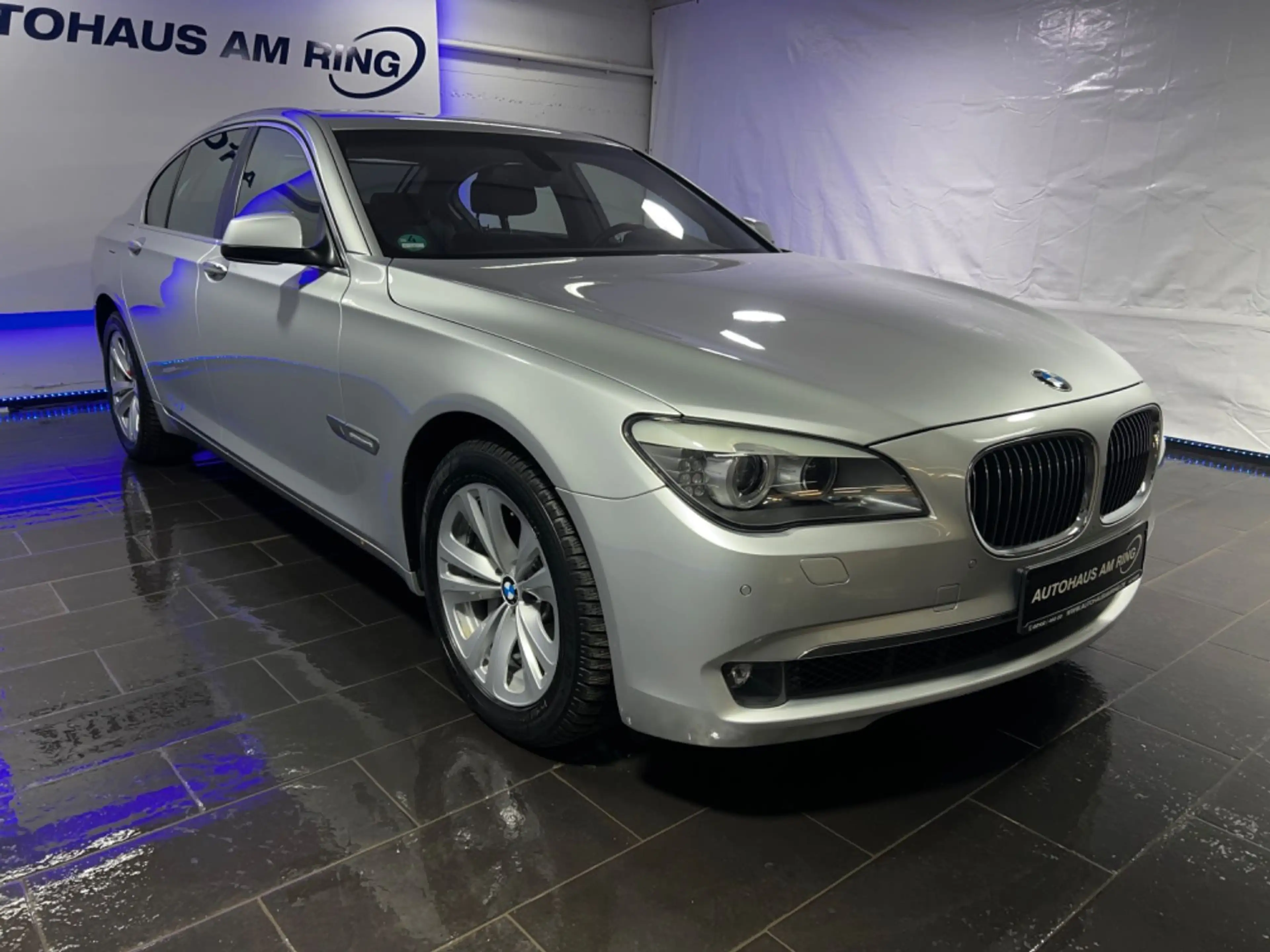 BMW 750 i 1.HND 46TKM KEY PROF XENO MEMORY LEDER HIFI — photo 2
