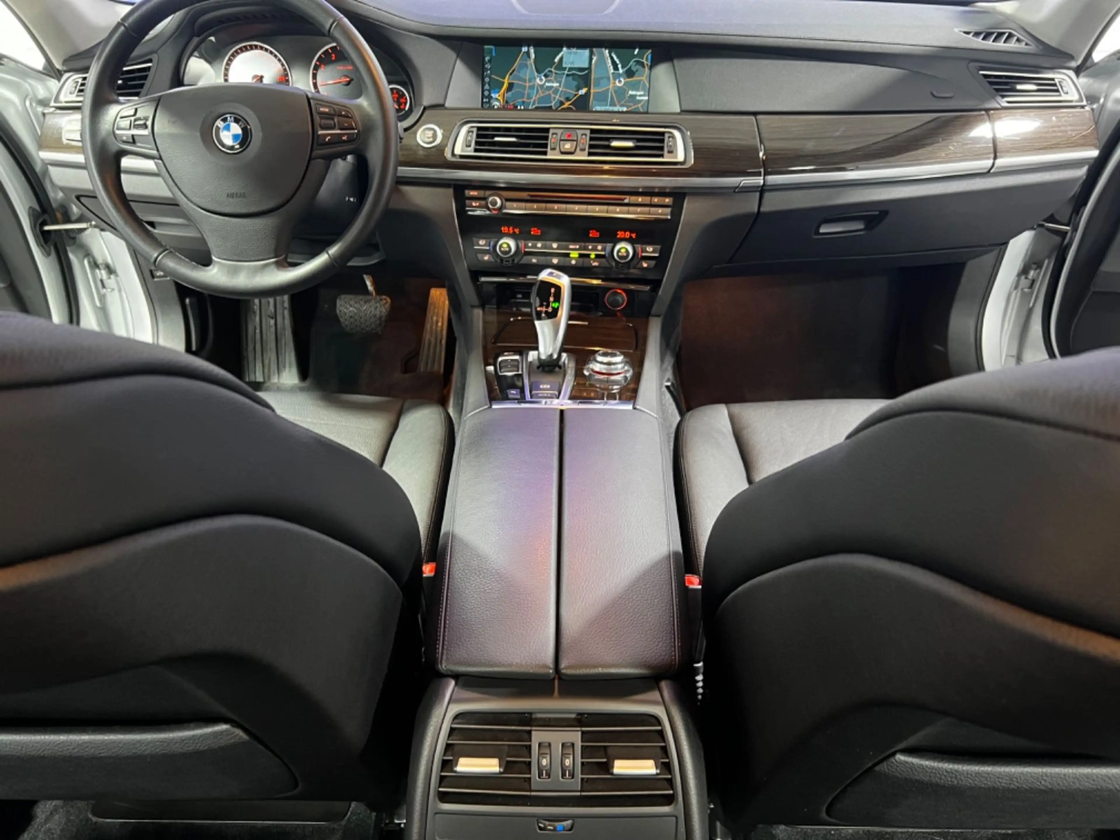 BMW 750 i 1.HND 46TKM KEY PROF XENO MEMORY LEDER HIFI — photo 9