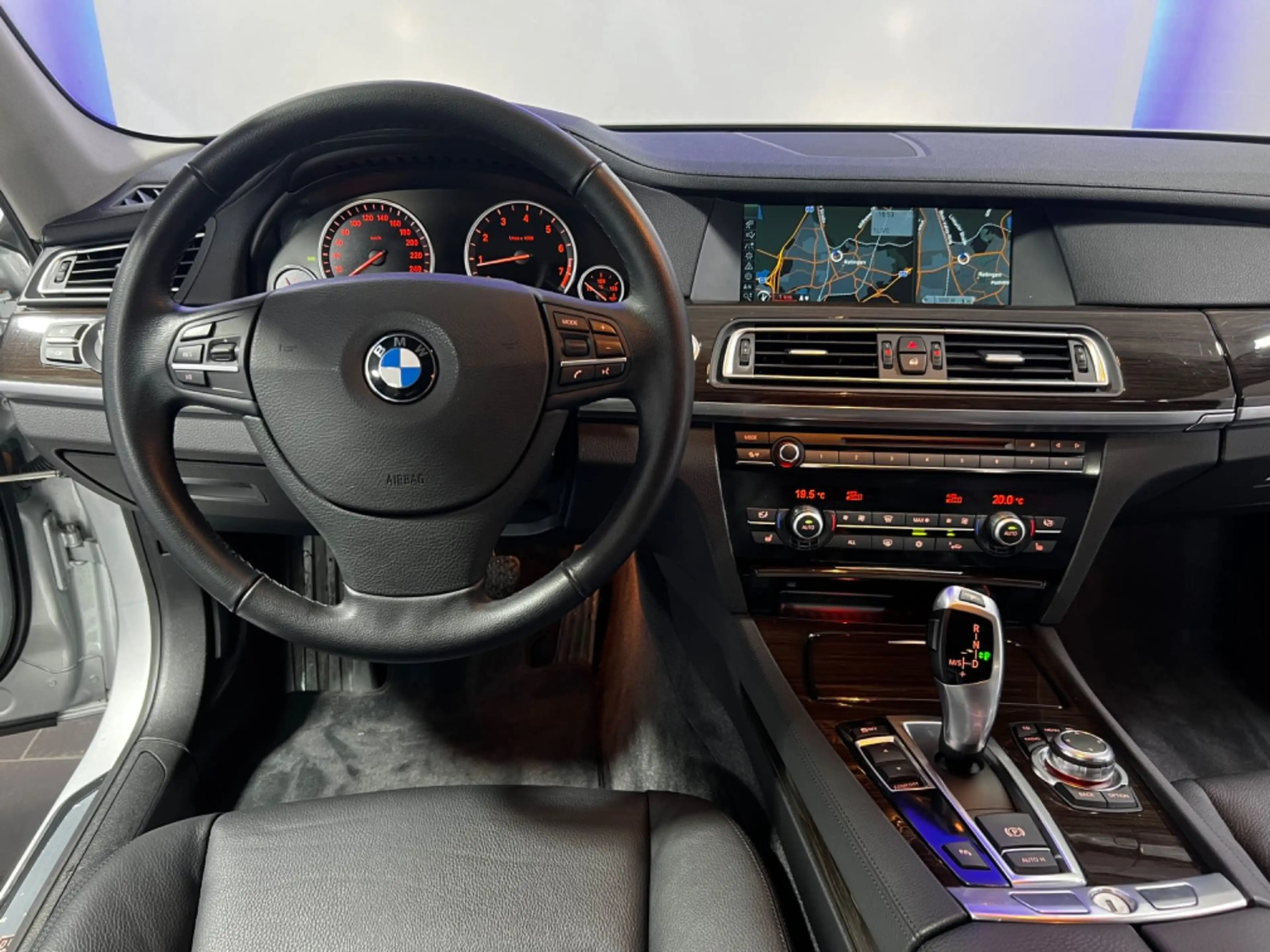 BMW 750 i 1.HND 46TKM KEY PROF XENO MEMORY LEDER HIFI — photo 8