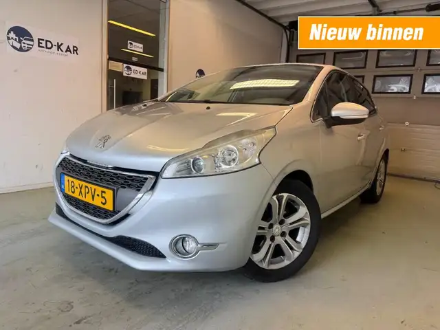 Peugeot 208 1.4 VTi Griffe CLIMA NAVI LEER PDC LMV NAP APK NET
