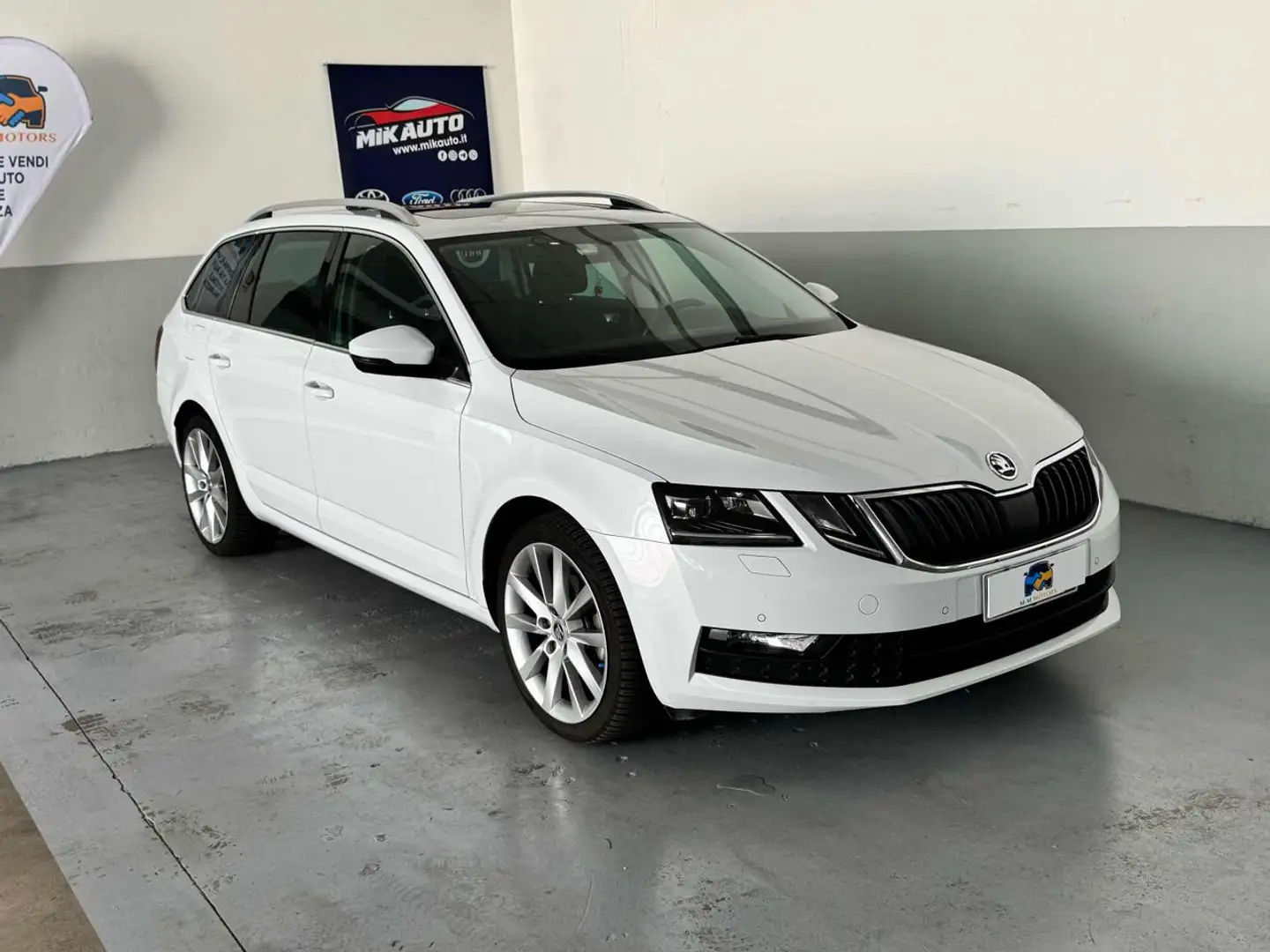 Skoda Octavia 2.0 TDI CR 4x4 DSG Wagon Executive TETTO GANCIO Bianco - 2