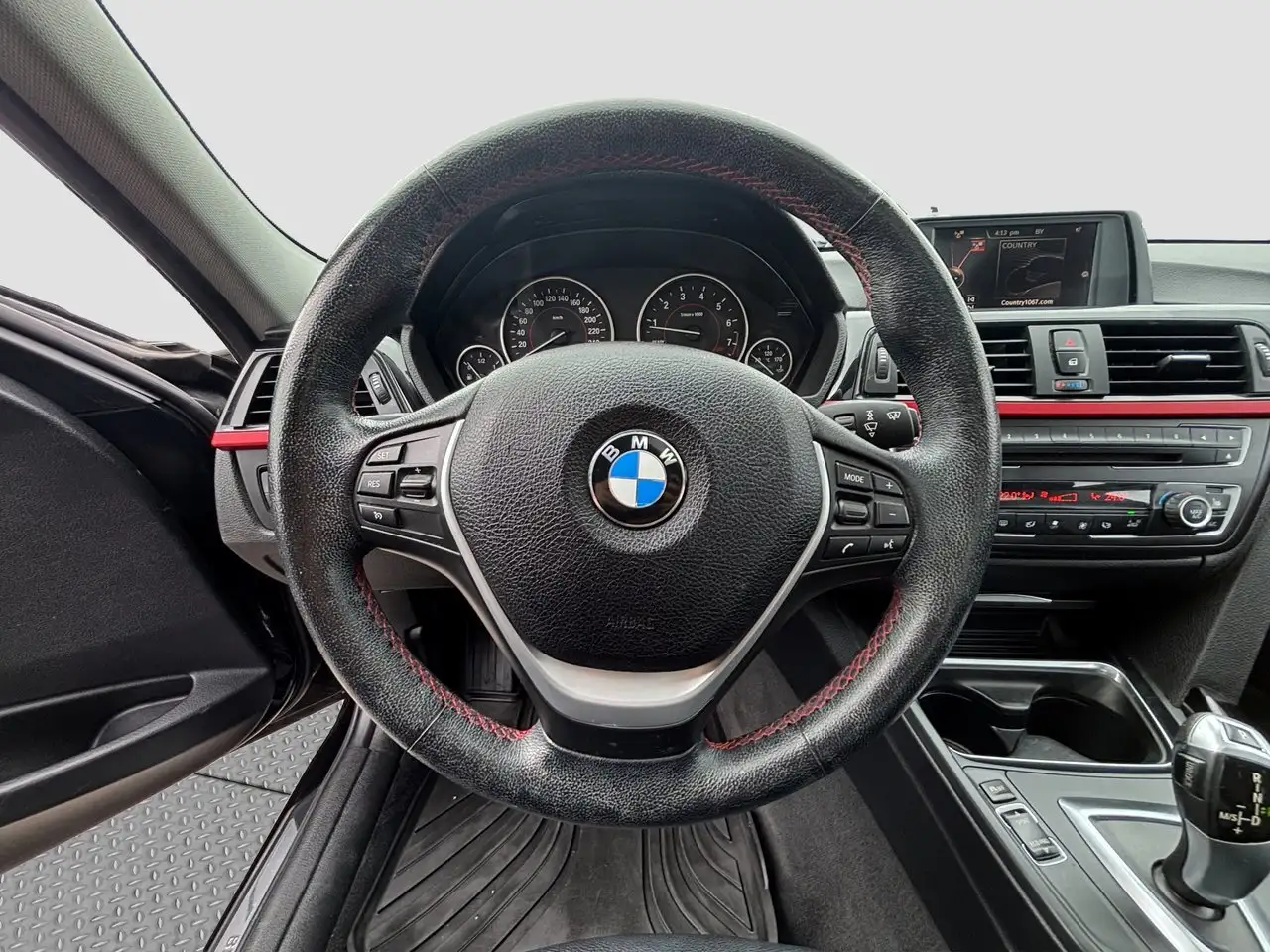 BMW 3 Series снимка BMW 3 Series