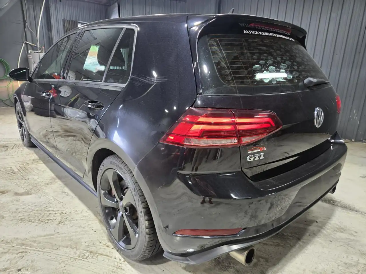Volkswagen Golf GTI снимка Volkswagen Golf GTI