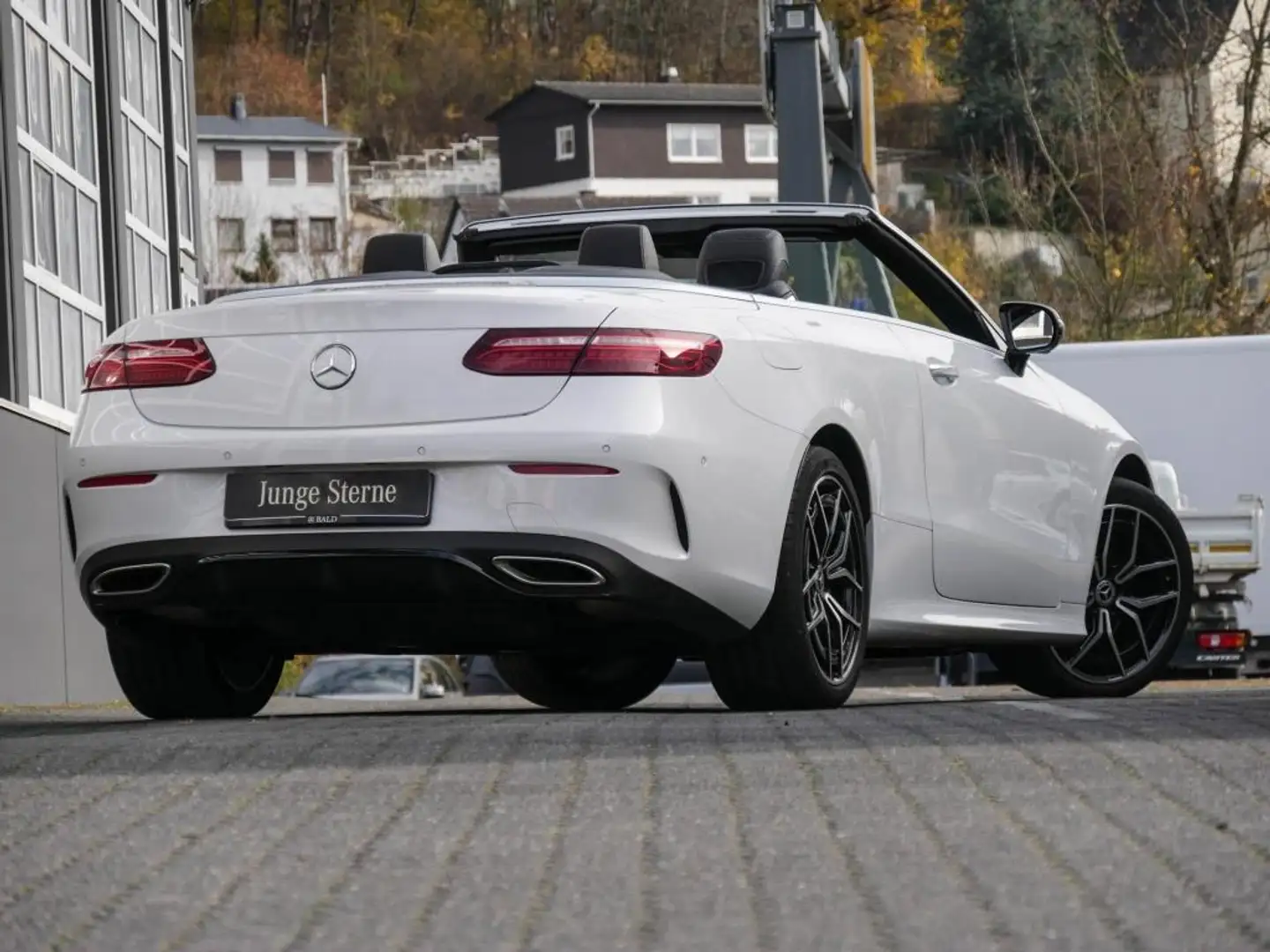 Mercedes-Benz E 200 4M Cabrio AMG-Sport/LED/Leder/Burm/360/HUD Blanc - 2