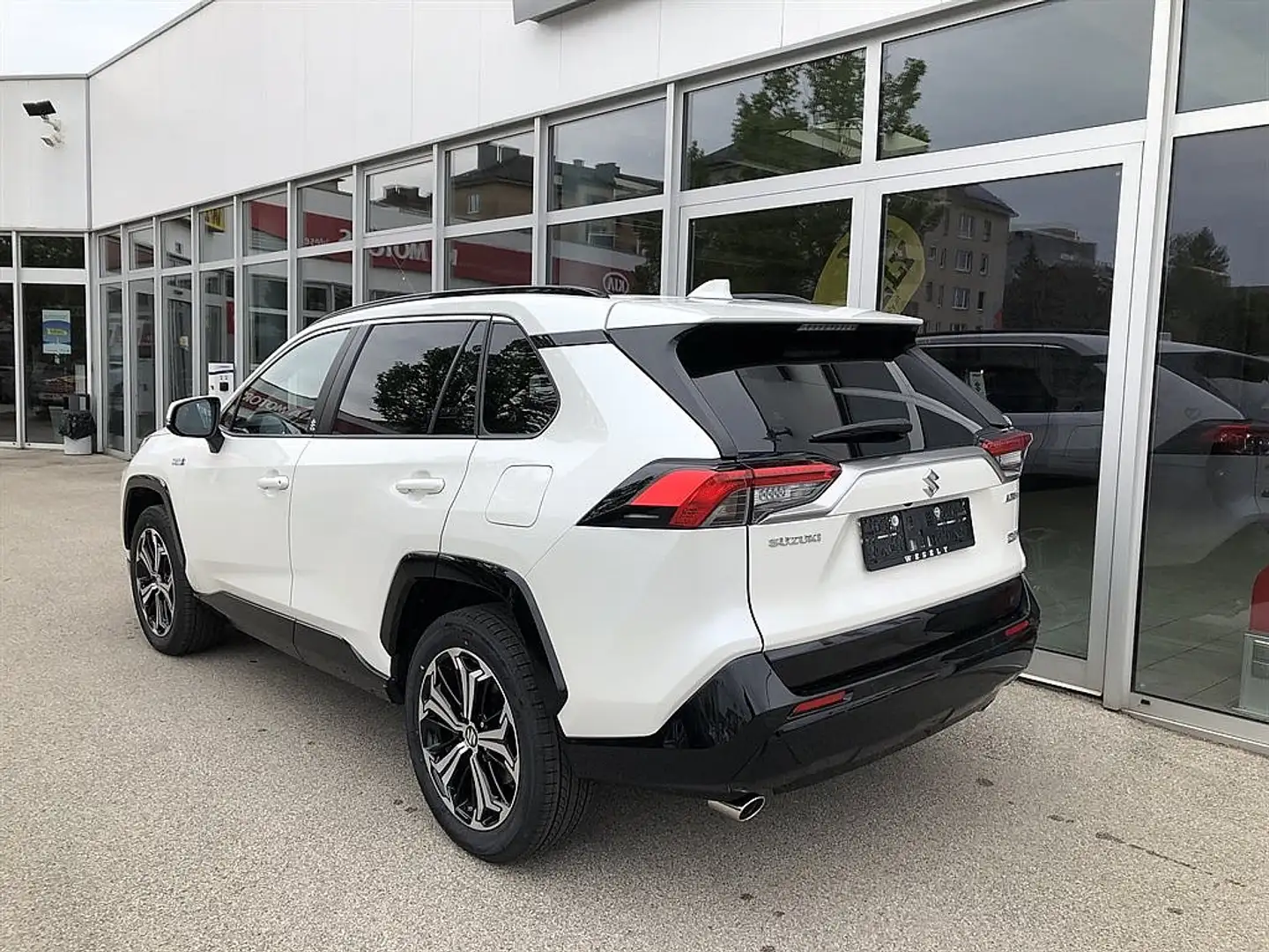 Suzuki Across 2,5 PHEV E-Four Flash CVT Bílá - 2